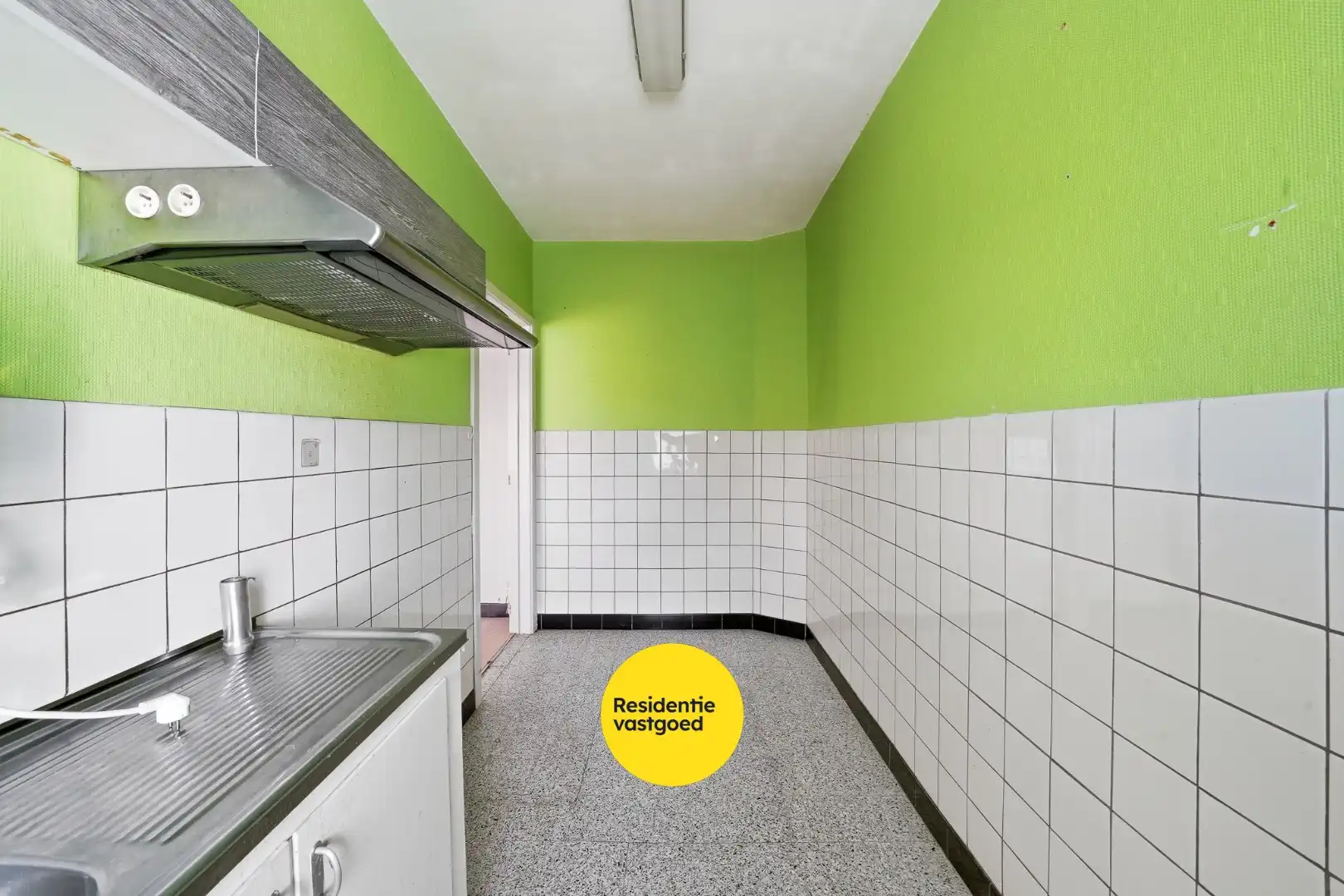 Te renoveren gelijkvloers appartement met 2 slaapkamers in Oostende foto 6