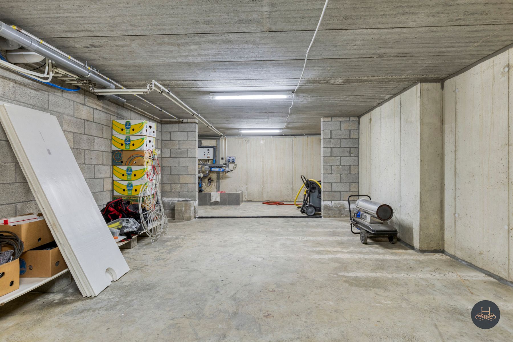 Ruime en recente woning met zwembad foto 21