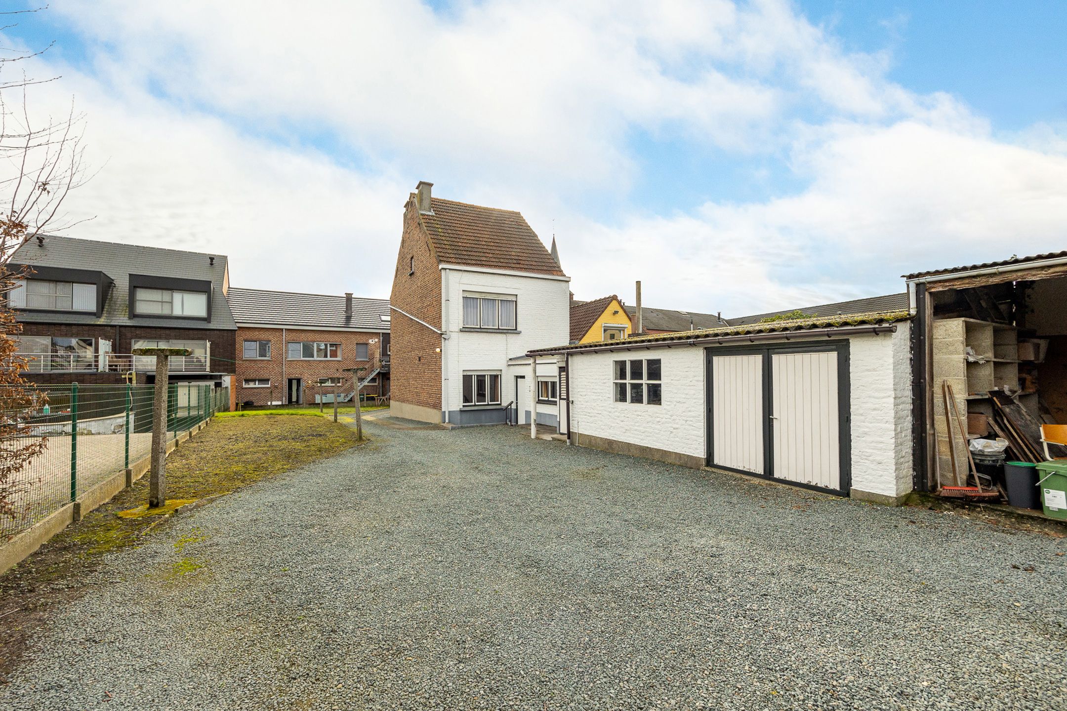 te renoveren 3-gevel woning met tuin foto 14