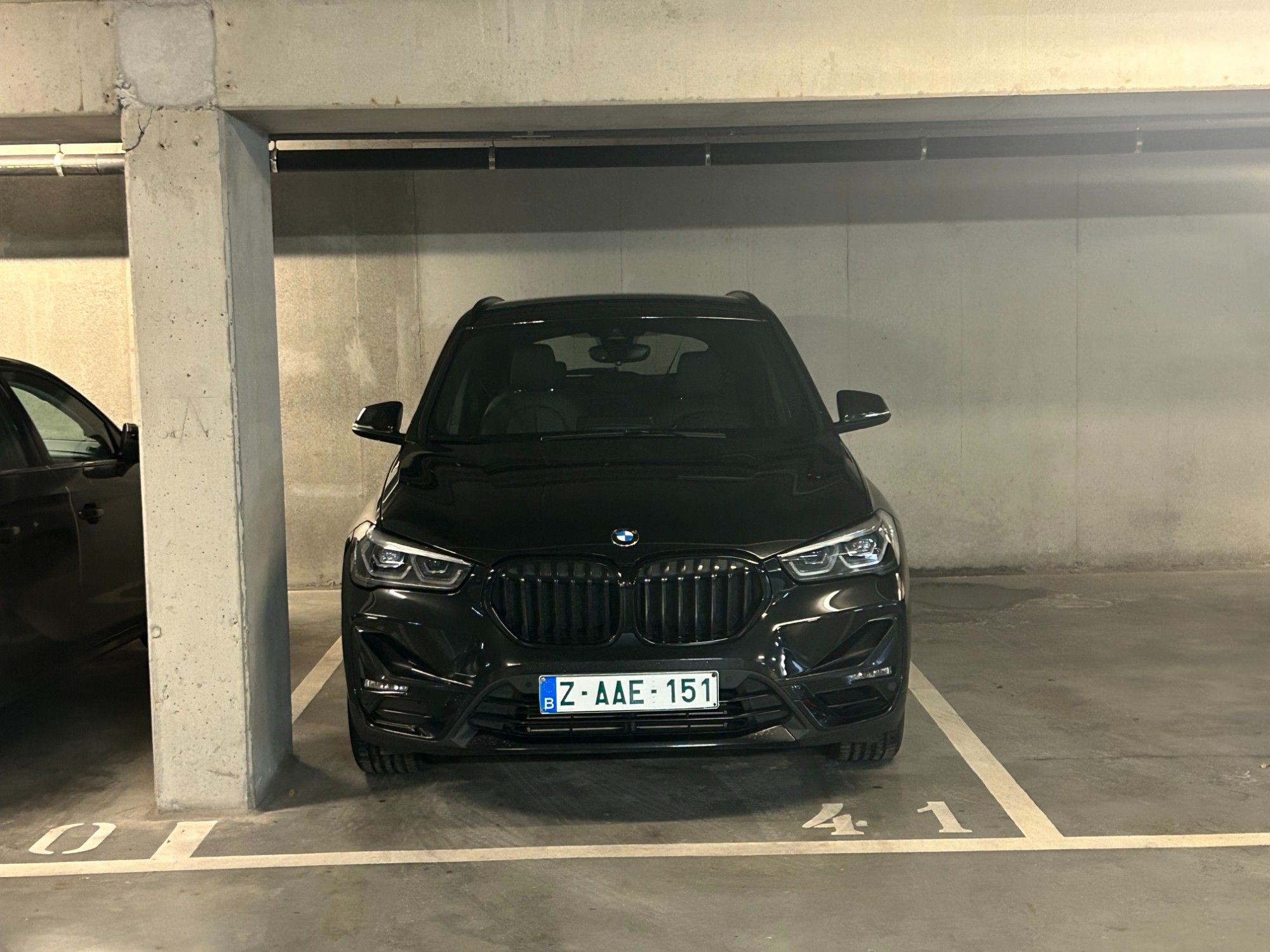 Verzorgde autostaanplaats op de ZAAT in Temse foto 2