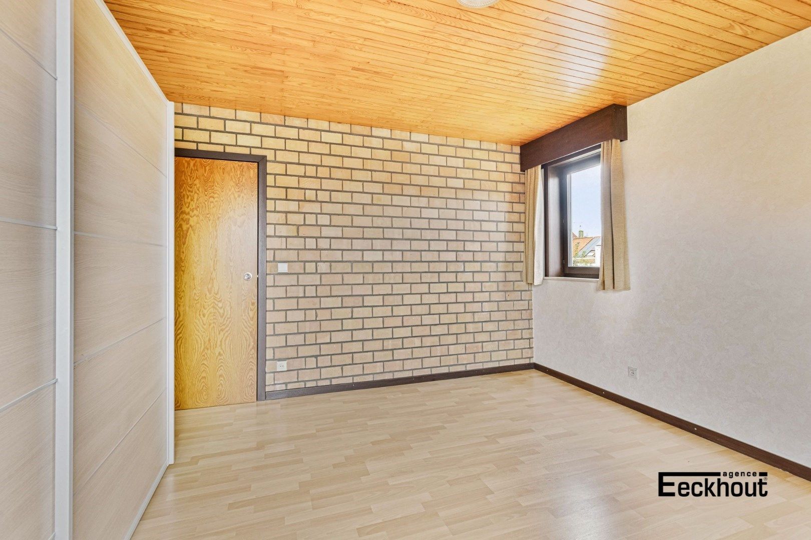 Ruime villa met 4 slaapkamers en grote tuin op gunstige locatie! foto 23