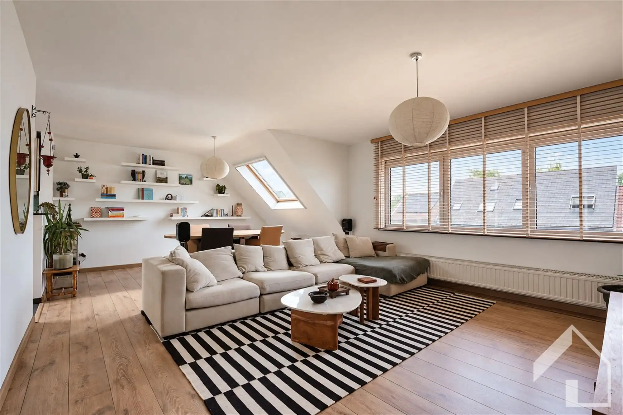 Ruim dakappartement met groot terras en staanplaats foto 3