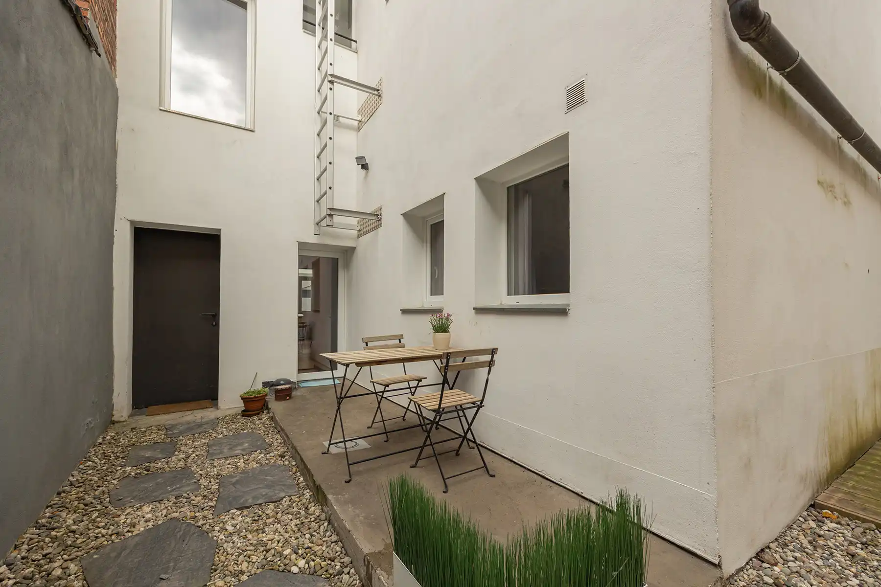 Instapklaar gelijkvloers 1-slaapkamerappartement met terras! foto 11