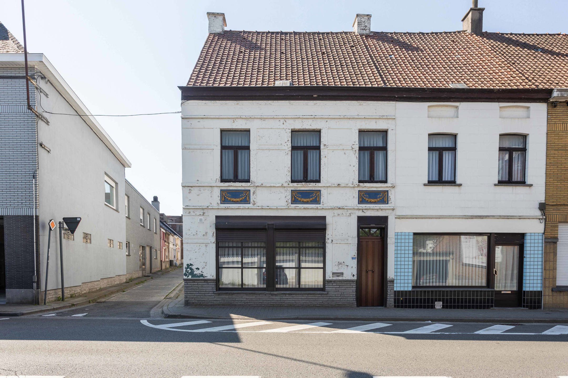 Te moderniseren woning met parking, tuin en garage/atelier! foto 1