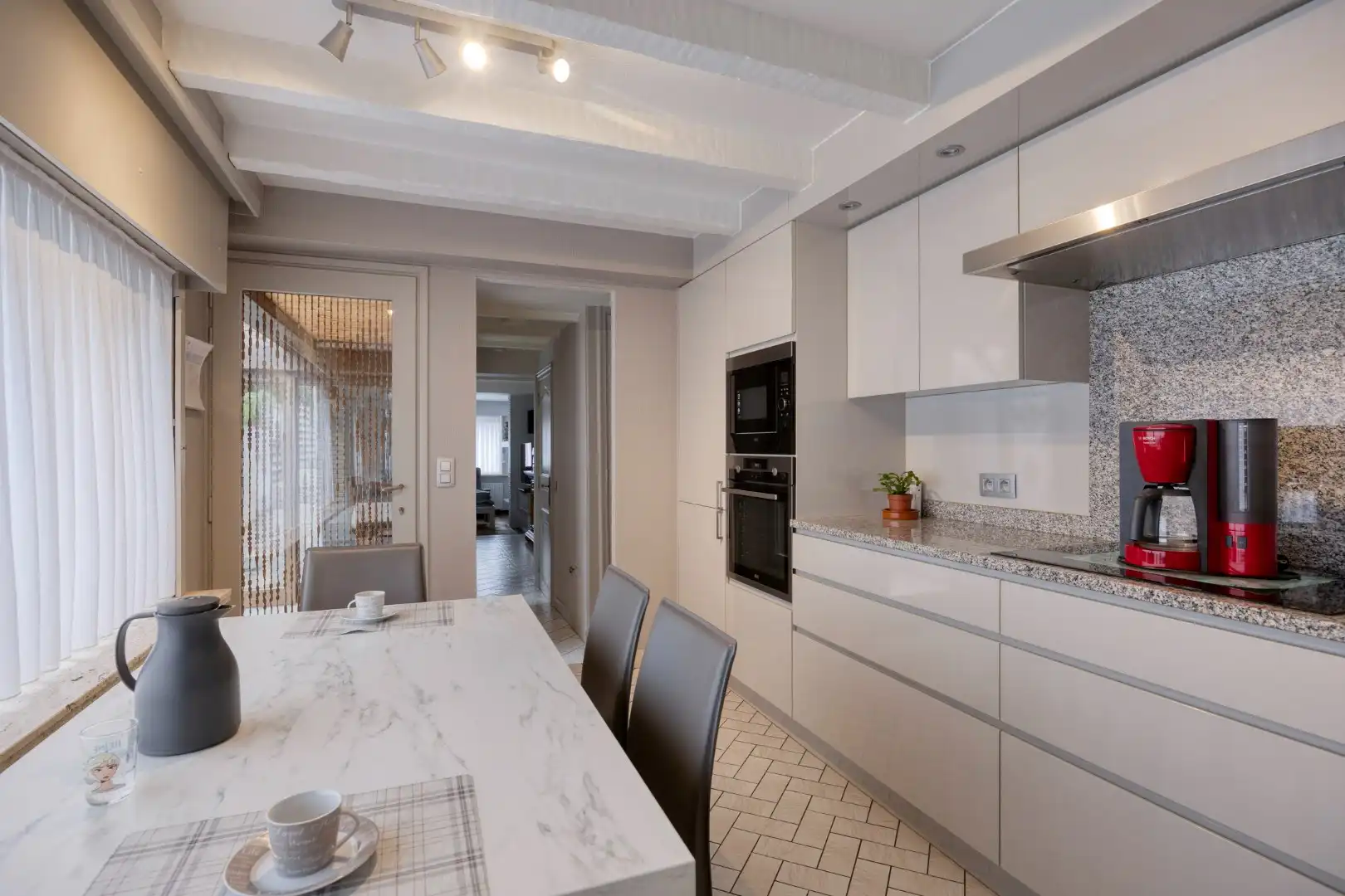 Gezellige woning met 3 slaapkamers en tuin! foto 6