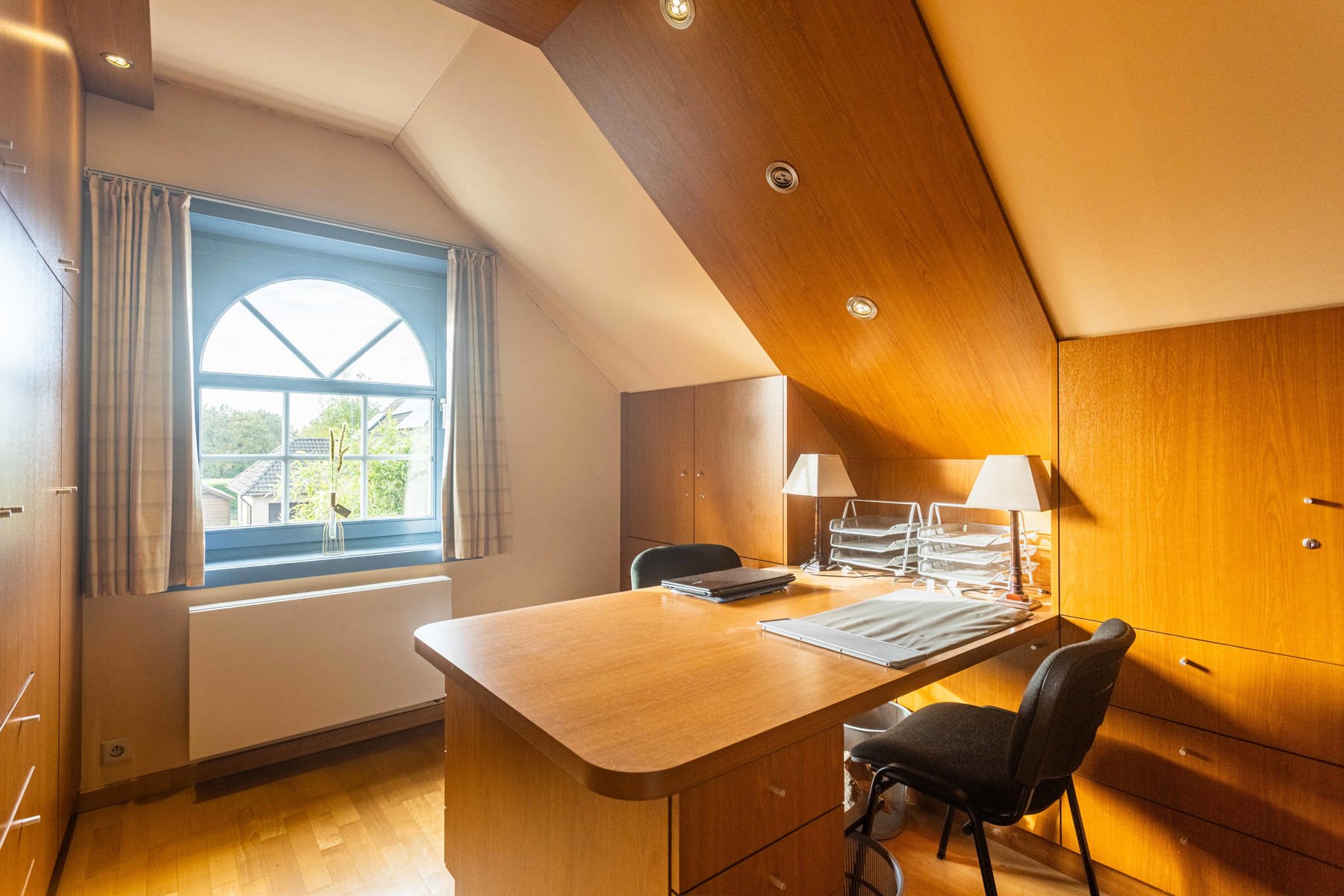 Gezinswoning met praktijkruimte in een rustige wijk foto 19