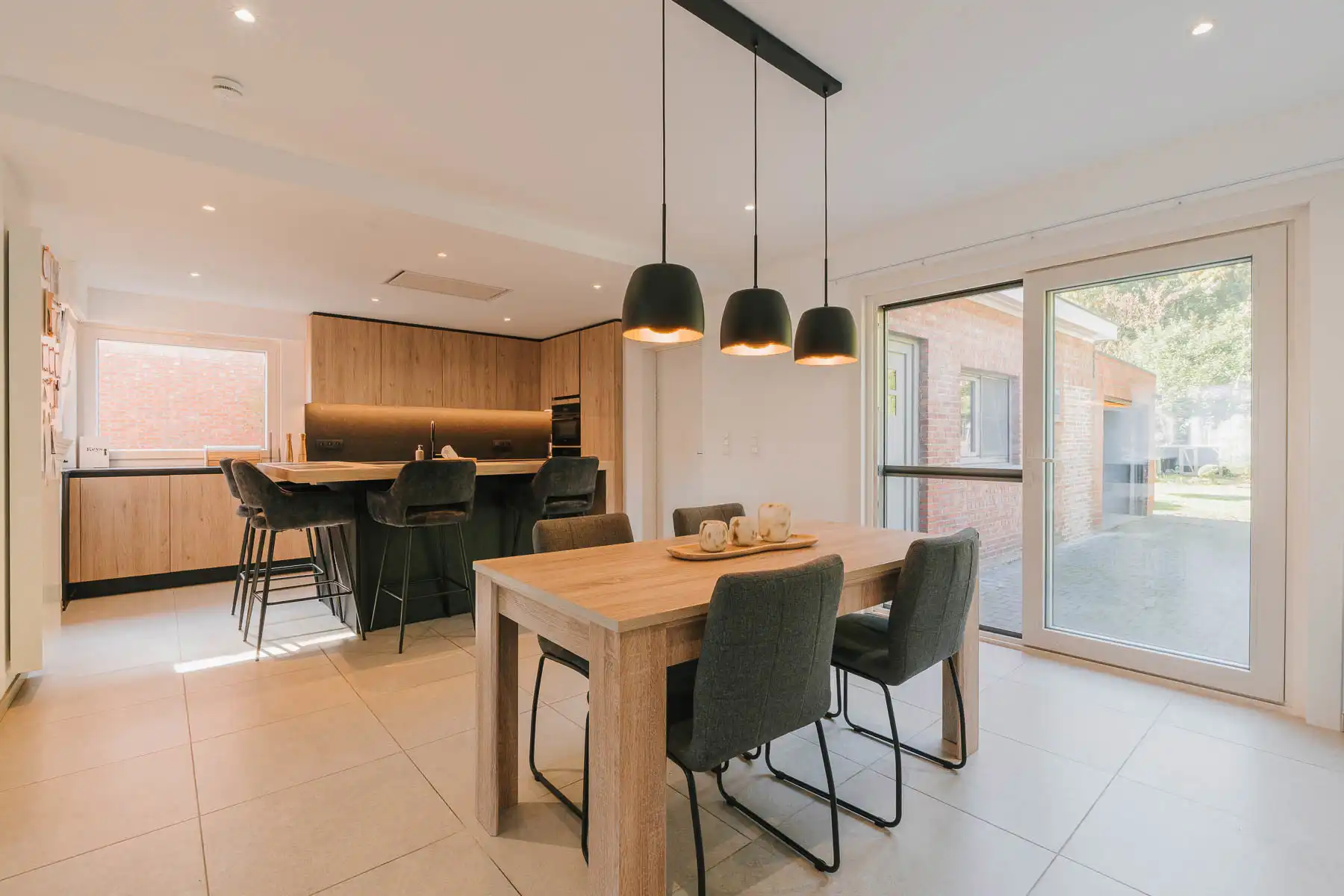 Stijlvol gerenoveerde open bebouwing op 630 m² foto 6