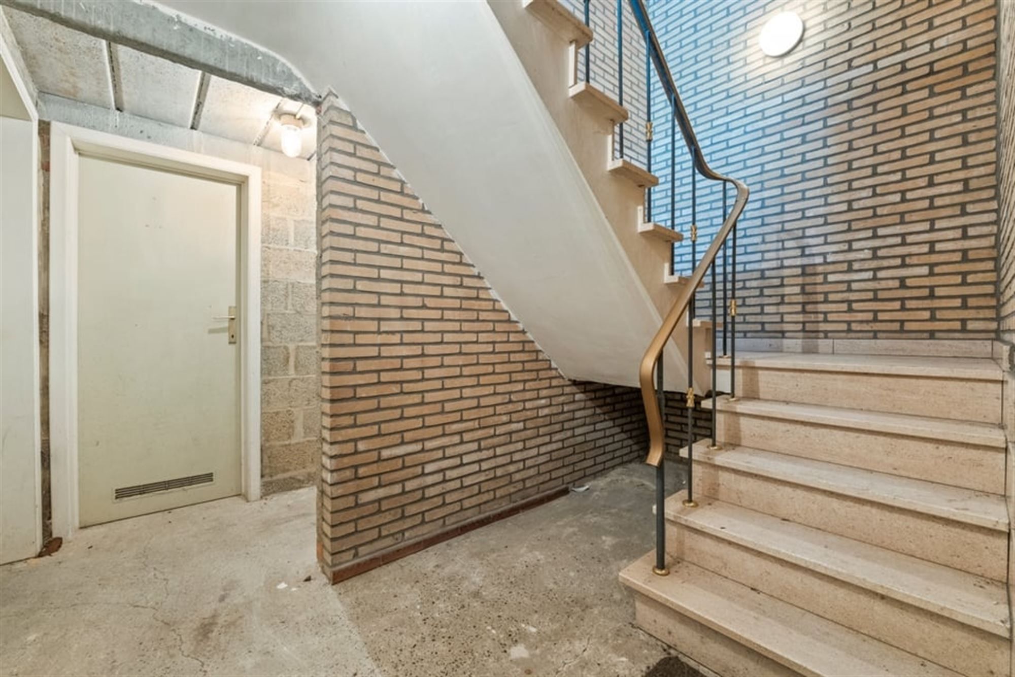 OPBRENGSTEIGENDOM MET 6 APPARTEMENTEN EN 4 STAANPLAATSEN IN SINT-TRUIDEN  foto 10