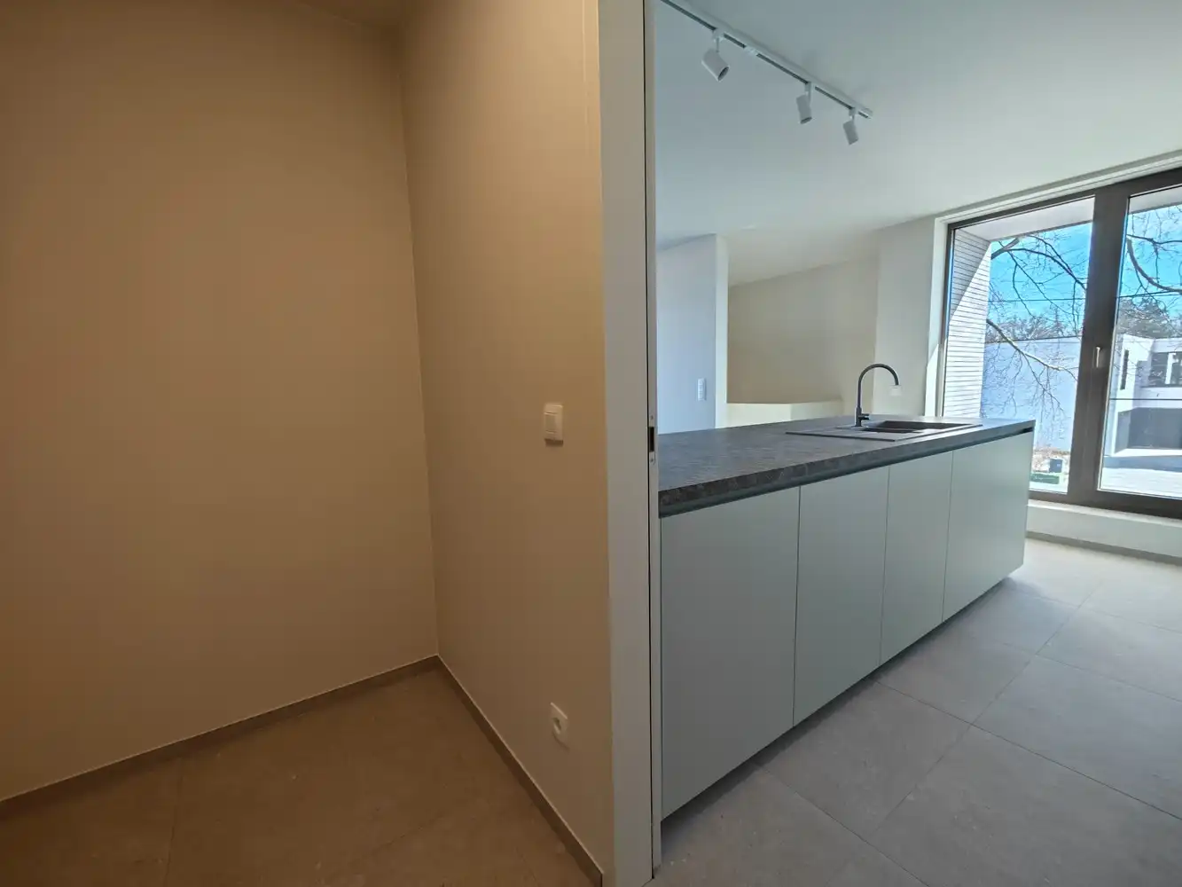 High-end nieuwbouw-duplex met ruim terras, parking en ruime buitenberging foto 9