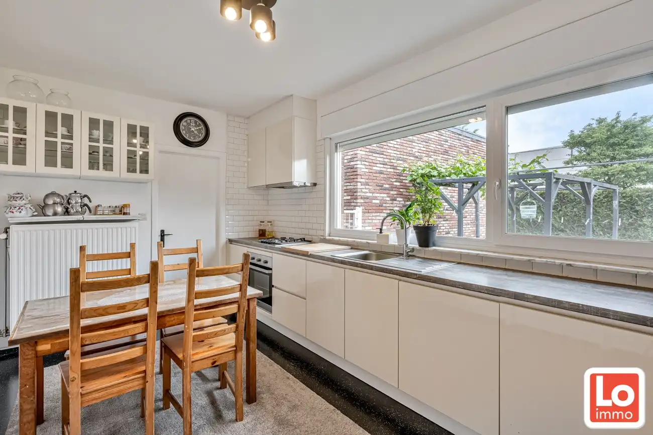 Mooie instapklare open gelijkvloers woning met extra garage op een heel rustige locatie in Lochristi foto 5