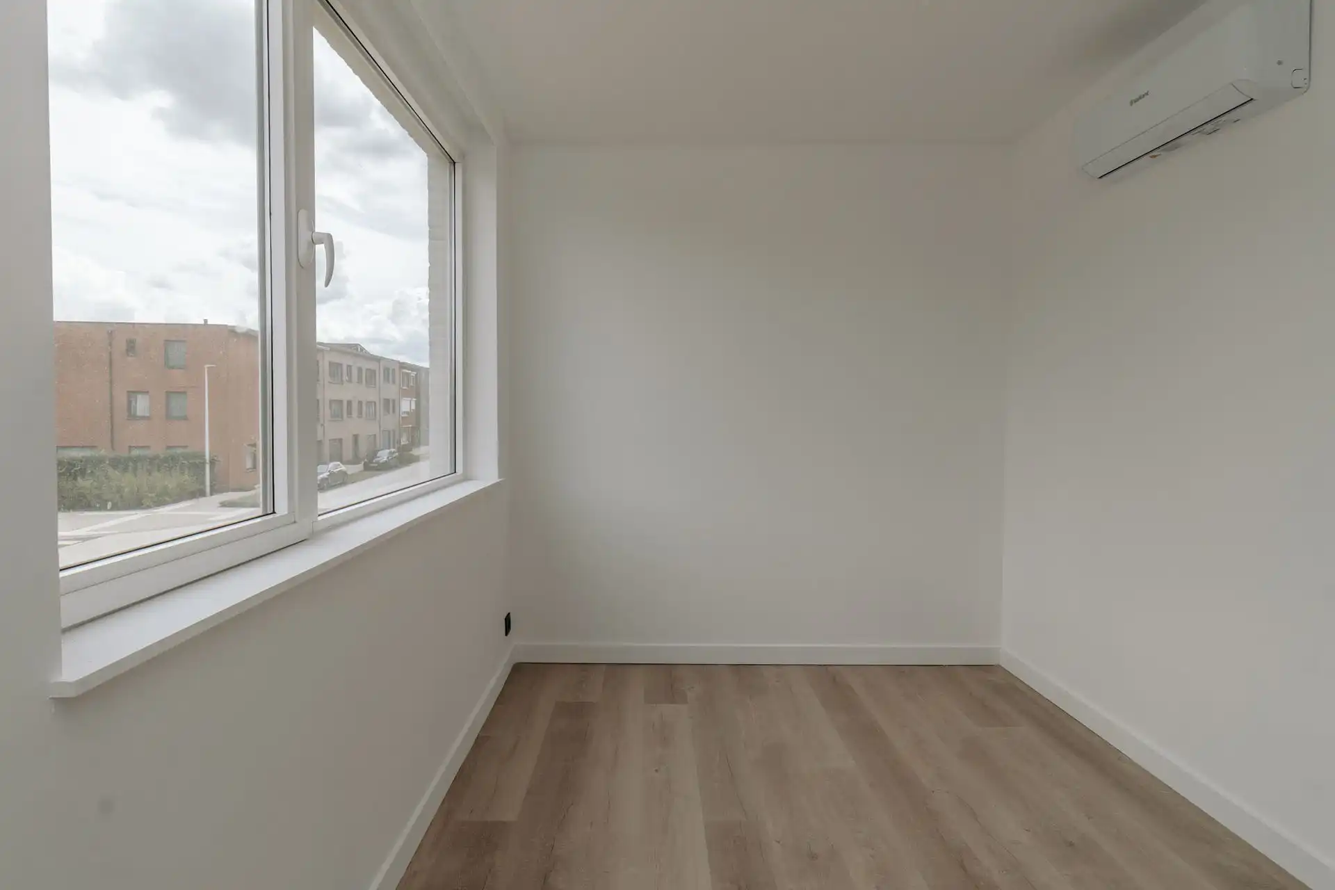 Instapklaar appartement met parking in Gillegomwijk! foto 12