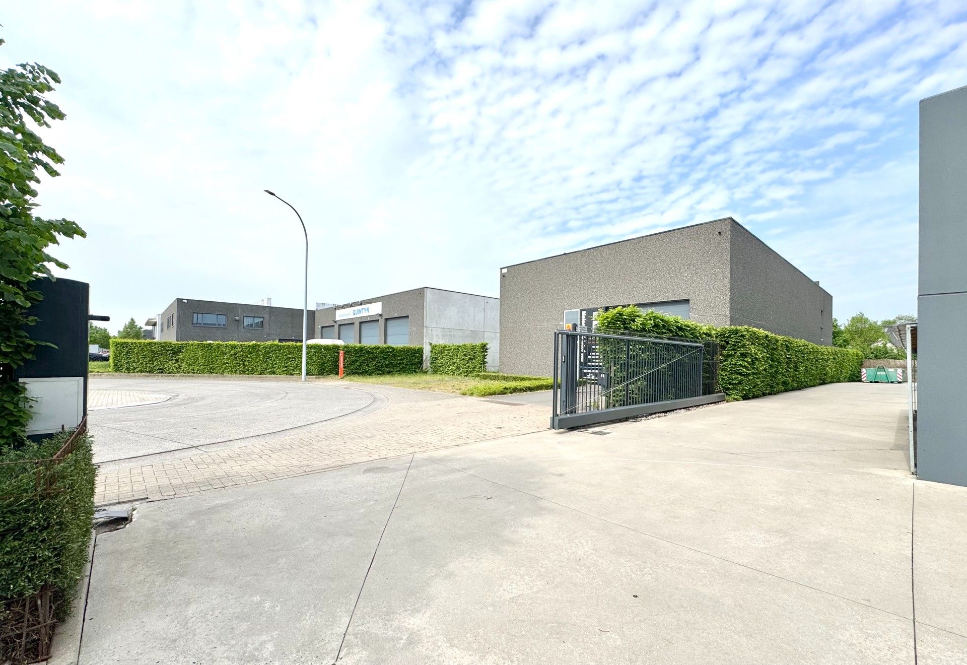 MAGAZIJN MET BURELEN IN KMO ZONE INDUSTRIE foto 8