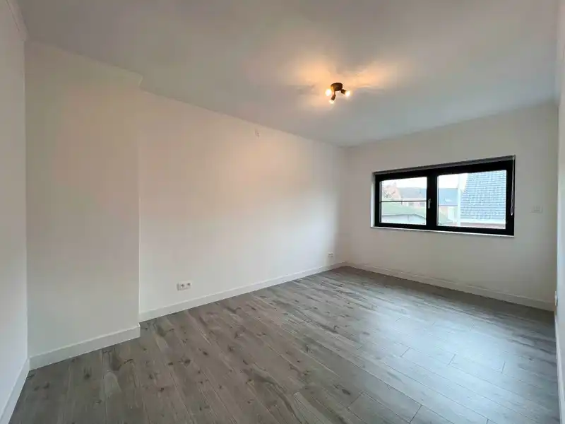 Gerenoveerde woning te huur met 4 slaapkamers te Vlamertinge! foto 10