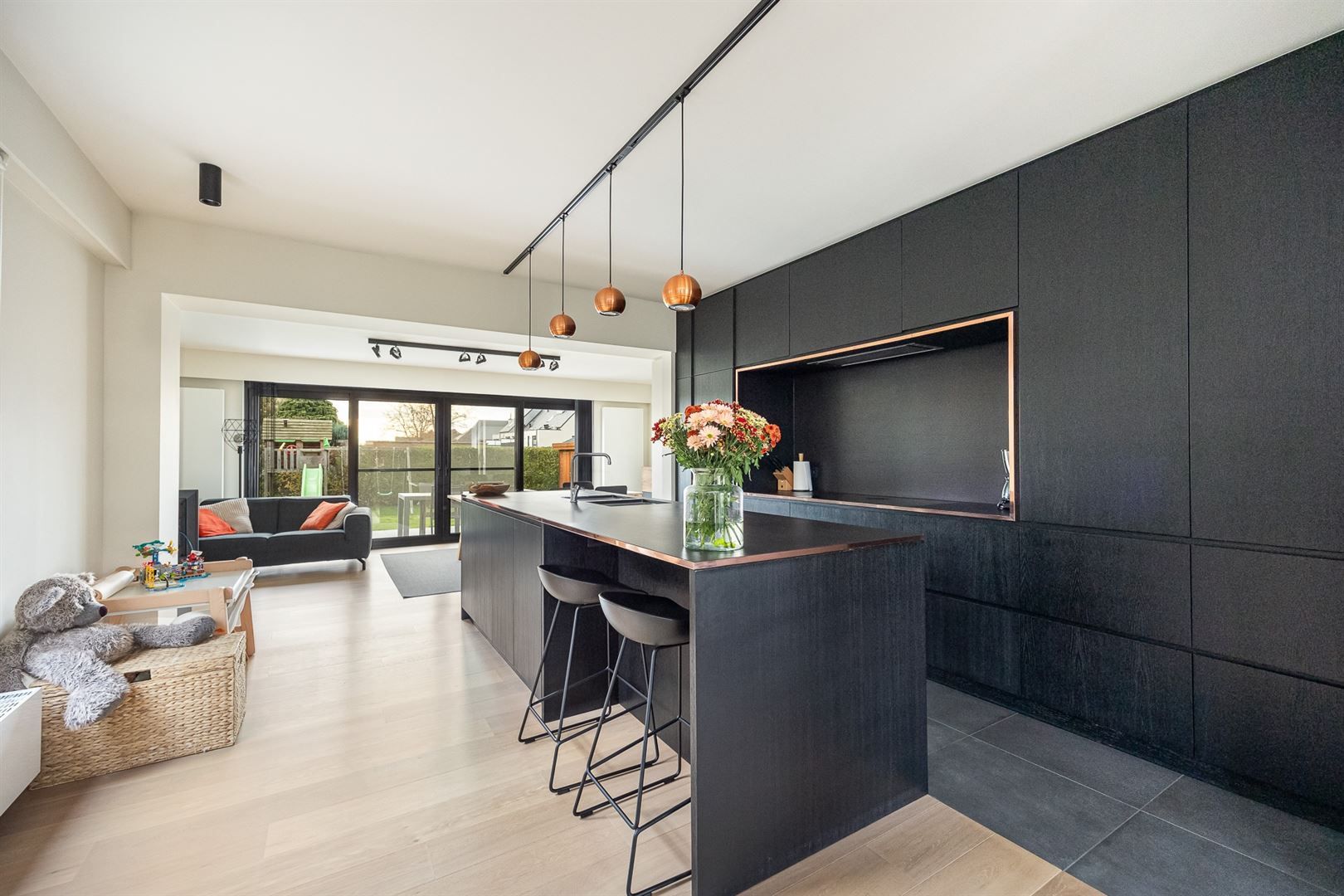 Ruime en sfeervolle OB te Heist-centrum! foto 5