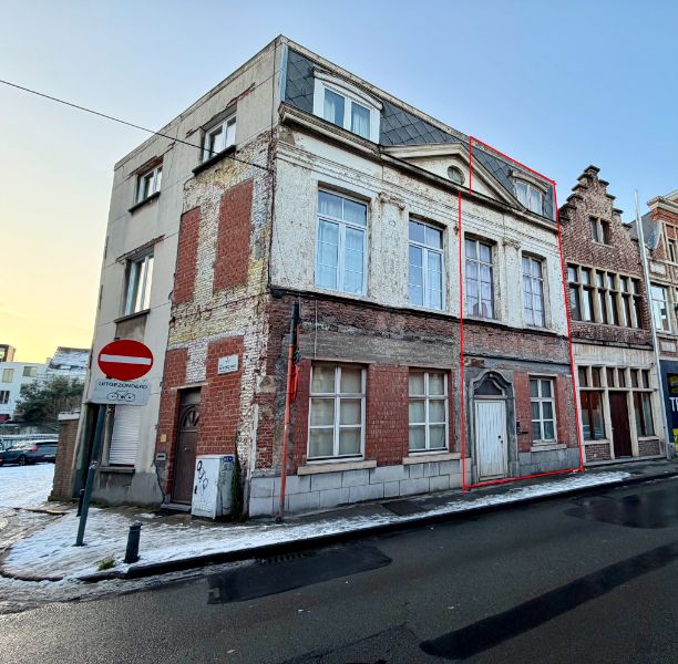 GENT CENTRUM, HEEL RUIME OP TE KNAPPEN BURGERWONING MET STADSTUIN foto 2