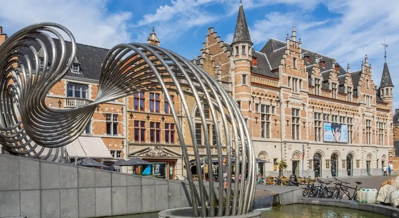 Studentenstudio hartje Kortrijk! foto {{pictureIndex}}