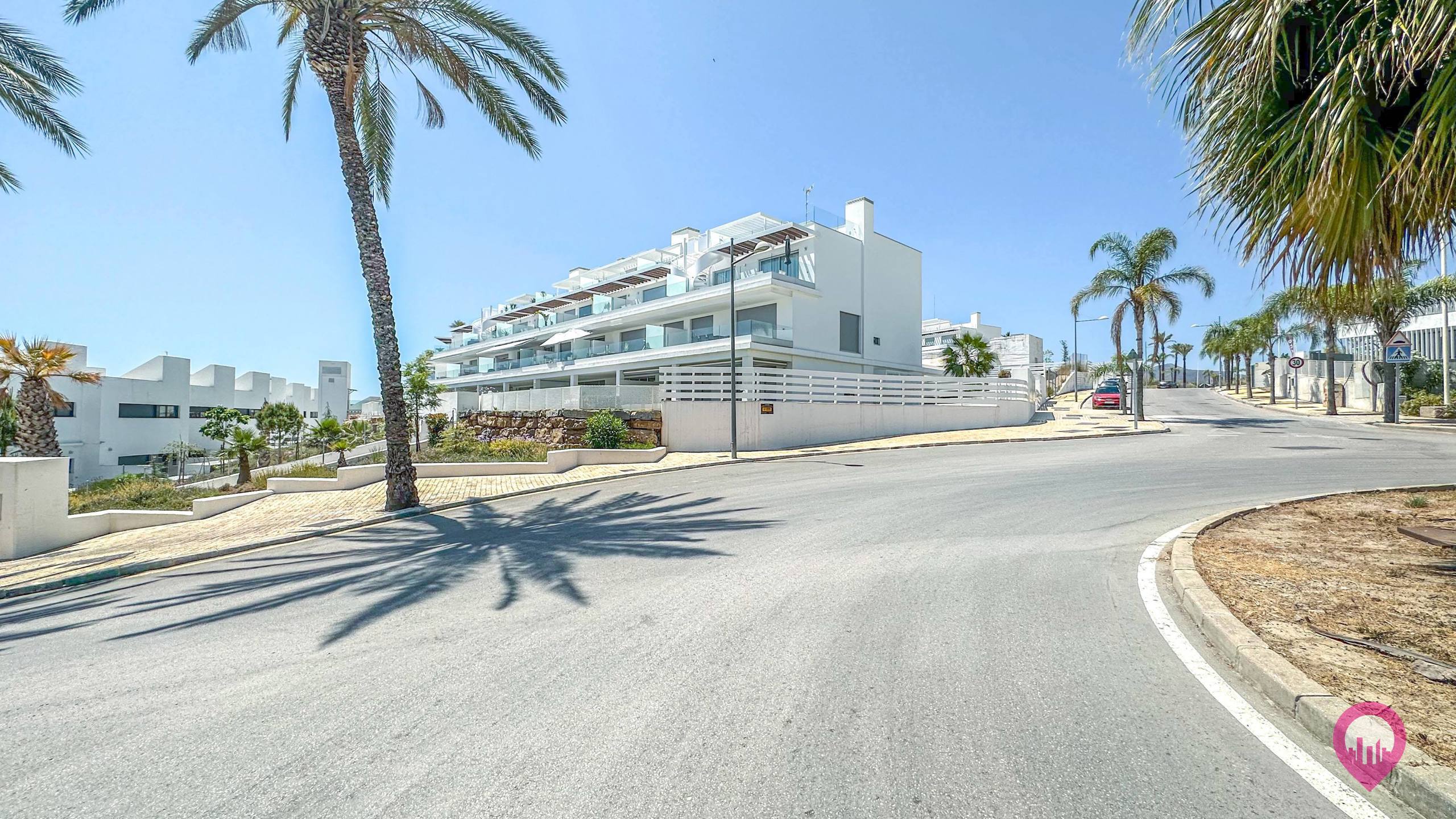 Luxe duplex penthouse met panoramisch dakterras in luxe resort te Marbella foto 25