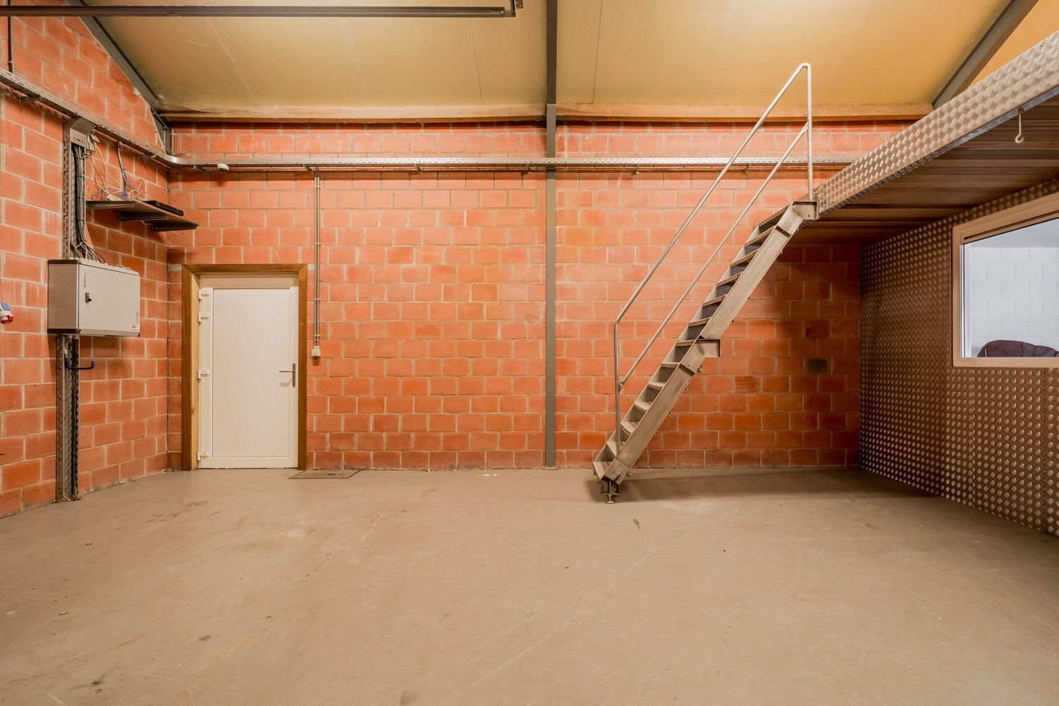 Landelijke woning met ruime opslagplaats op volwassen stuk grond foto 11