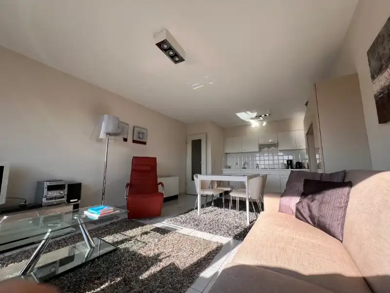 Rustig gelegen appartement met groot terras en open zicht foto {{pictureIndex}}