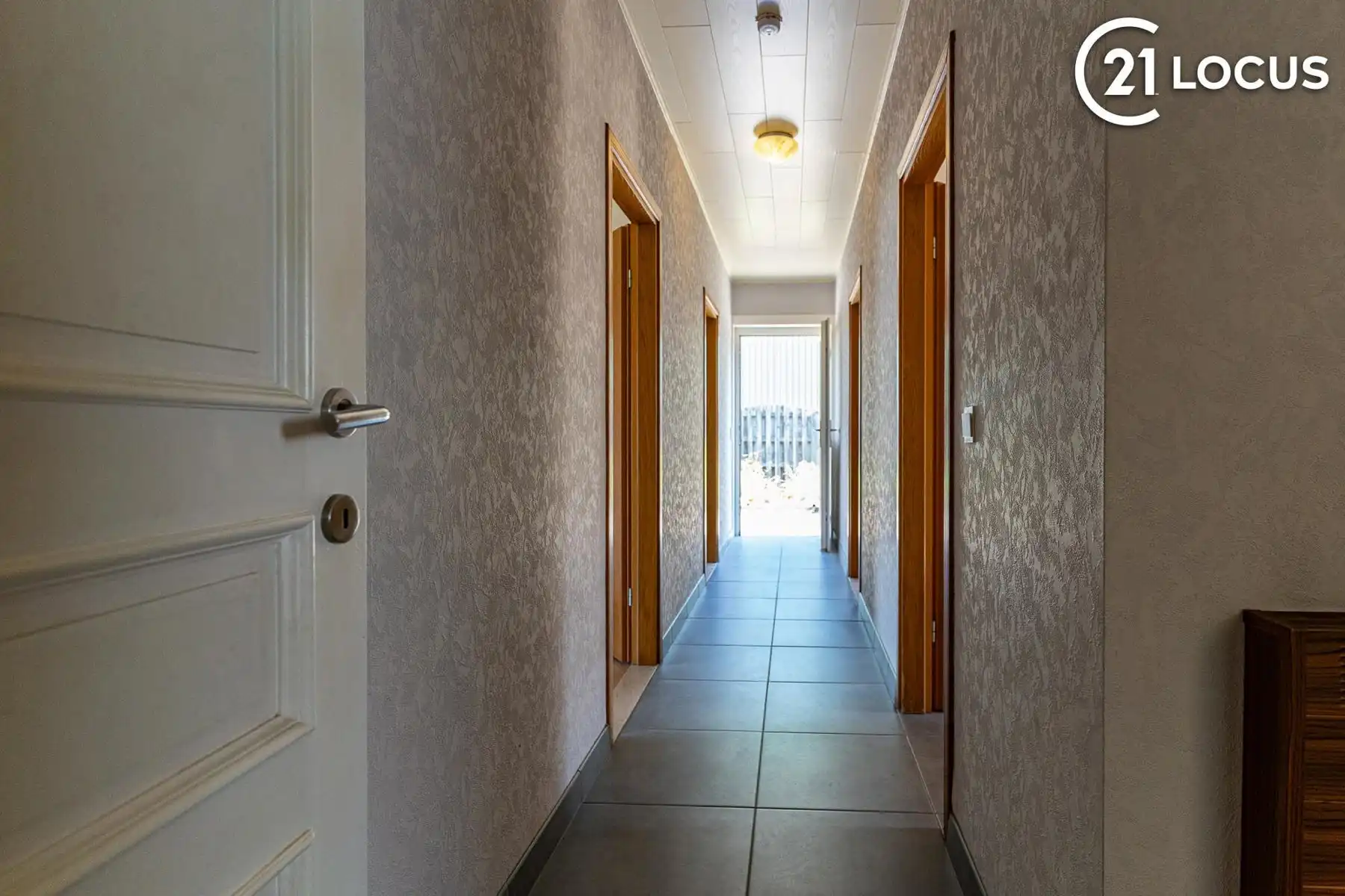 Verrassend ruime bungalow met 133 m² bergzolder foto 10