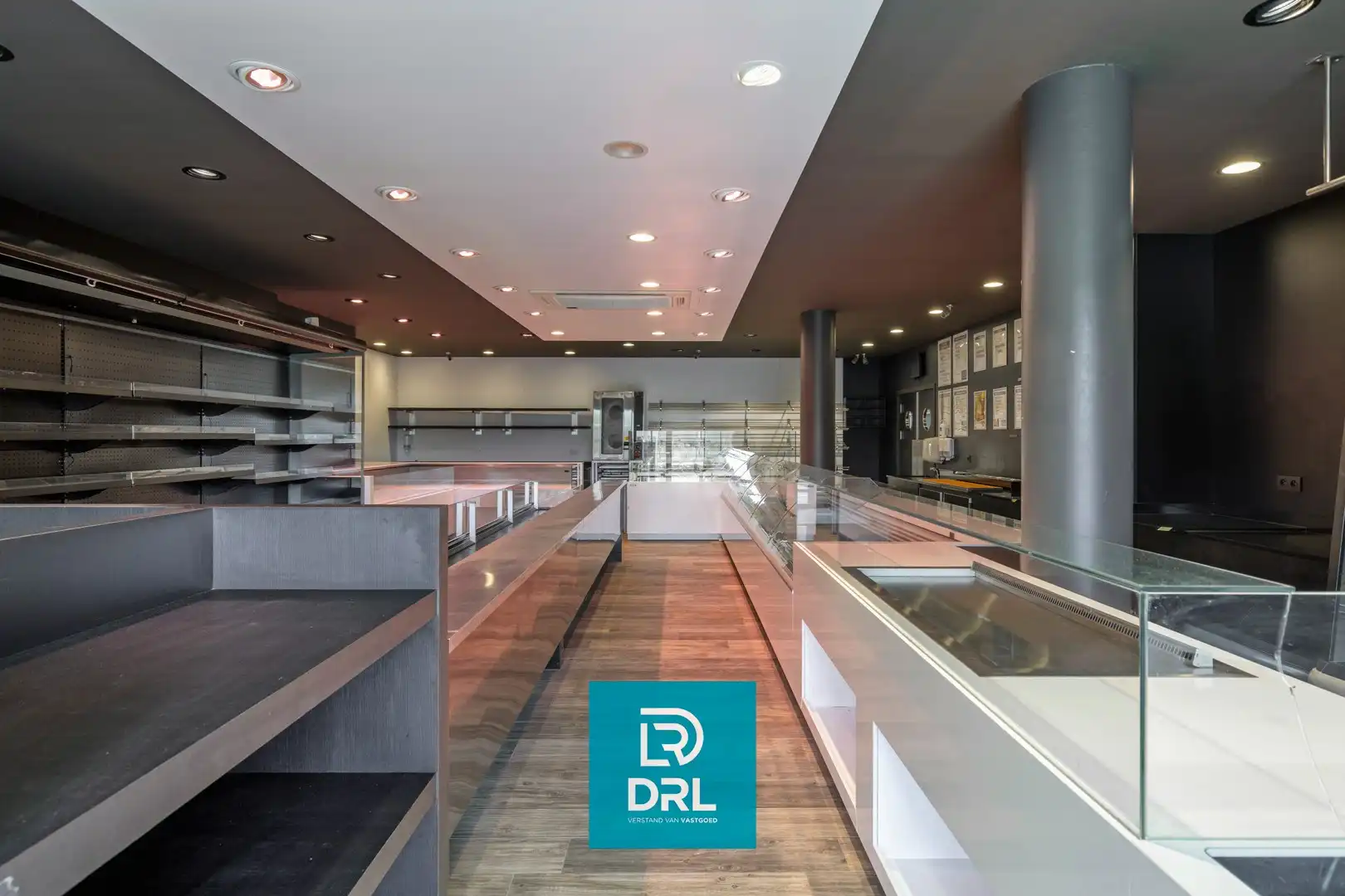COMMERCIEEL PAND met LOODS te KORTEMARK foto 3