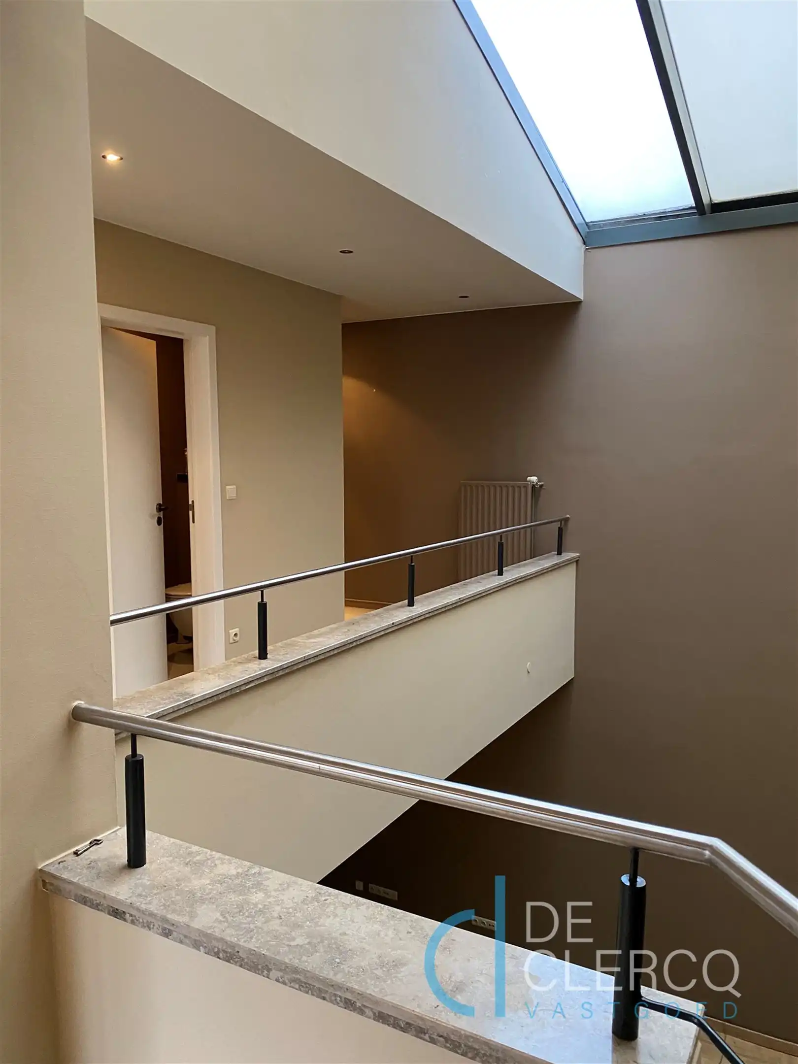 Karaktervolle woning verscholen in een rustige omgeving langs de Antwerpsesteenweg te Oostakker!  foto 14