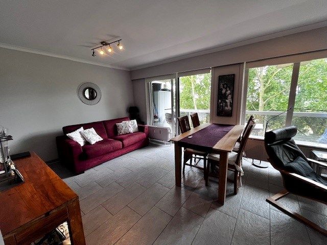 Ruim bemeubelde studio te koop in residentie Hypos II, Oostende foto 5