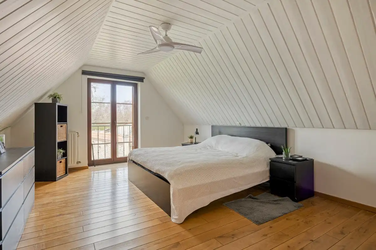Zeer ruime landelijke woning met atelier en garages foto 8