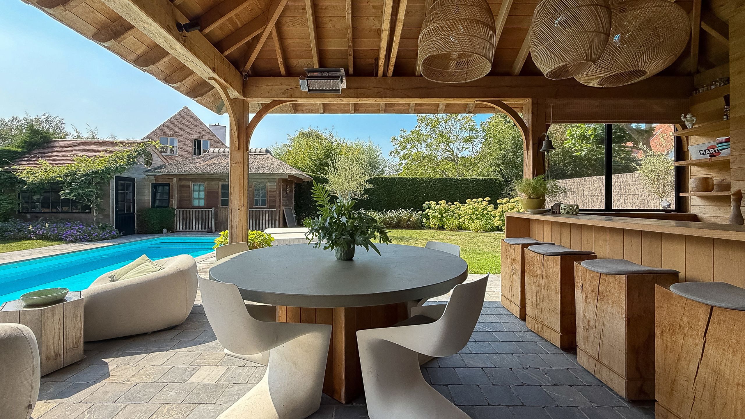 Exclusieve villa met zwembad, gelegen in een groene omgeving foto 6