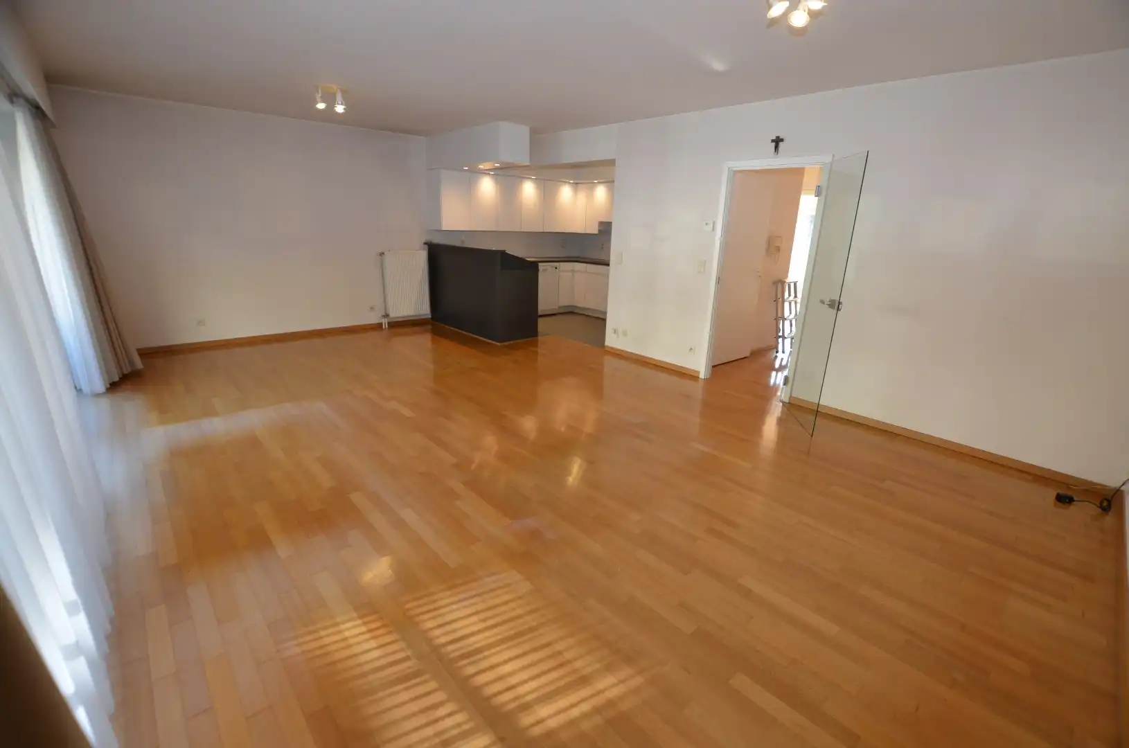 Lichtrijk appartement met zonneterras foto {{pictureIndex}}