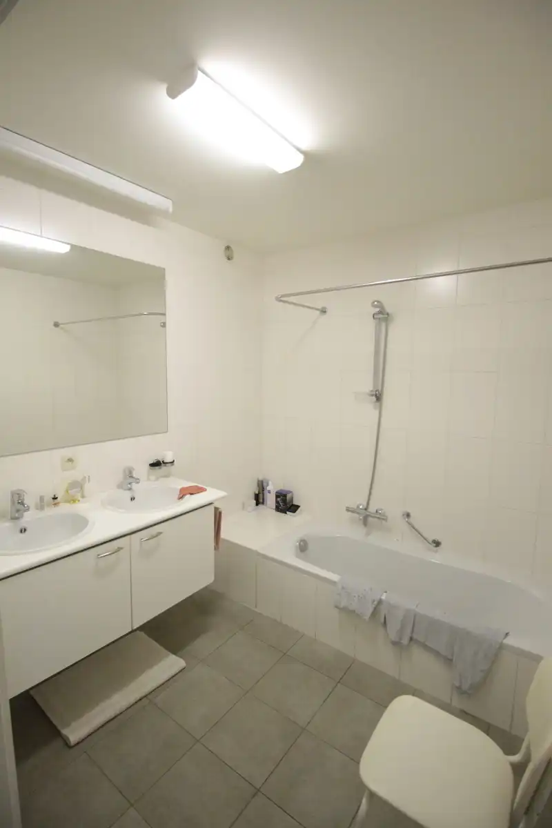 Recent appartement op de benedenverdieping met tuin en garage. foto 11