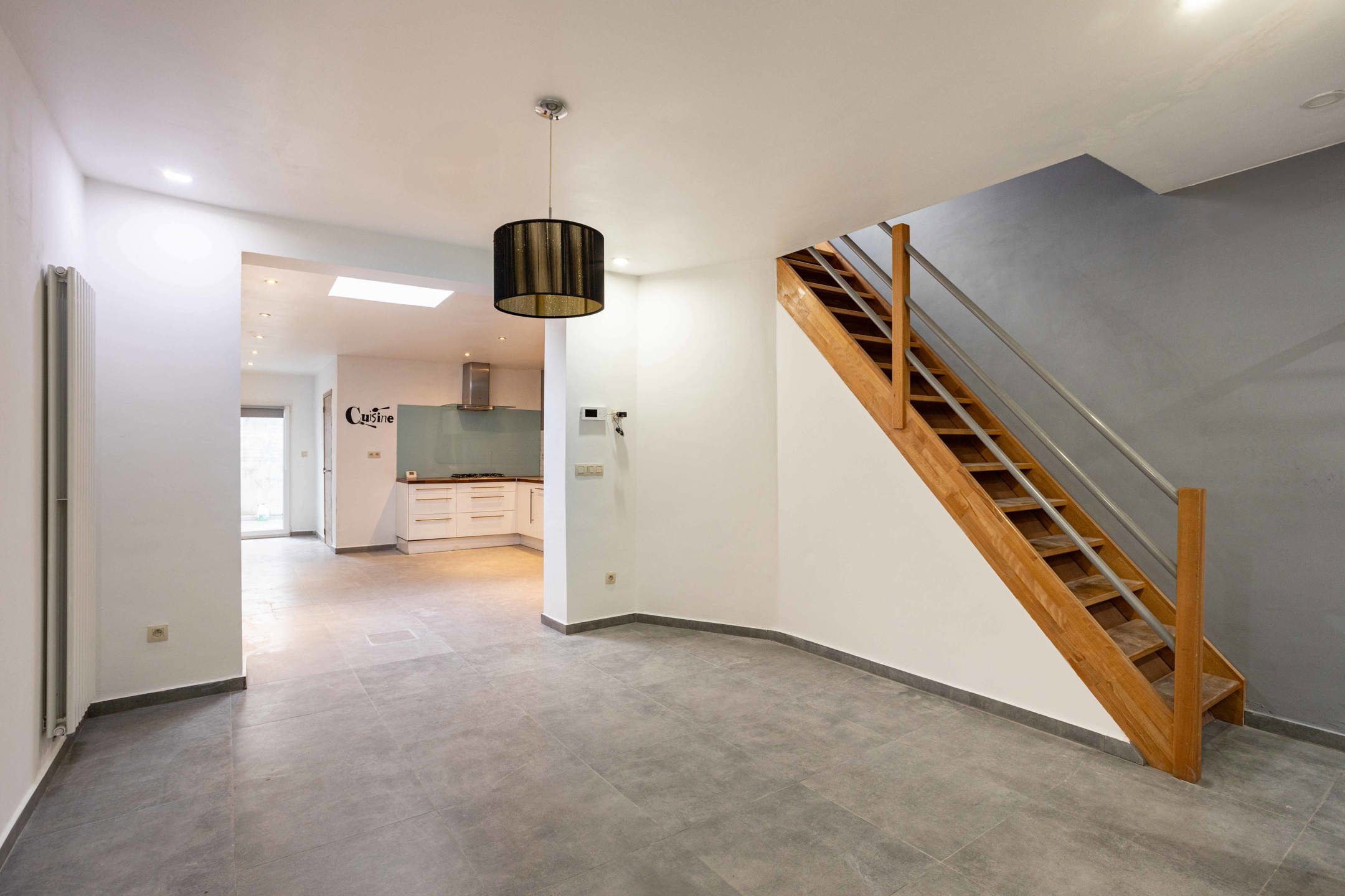 Gerenoveerde woning met 3 slaapkamers en terras. foto 5