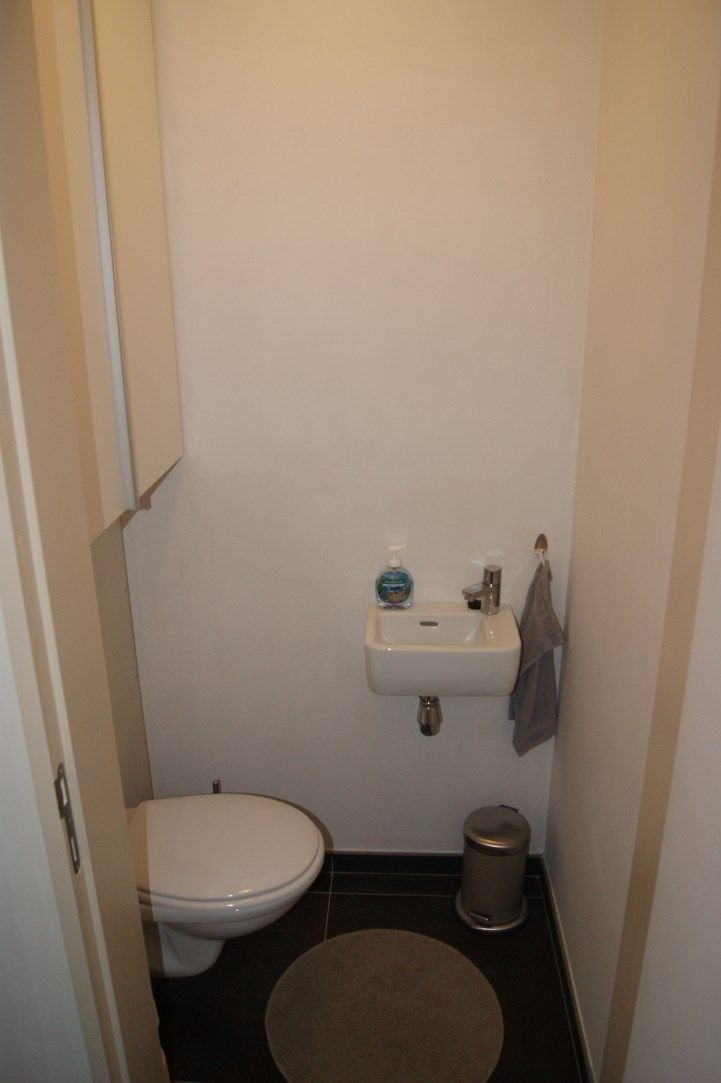 Lichtrijk 2-slp appartement (90 m²) met ruim zonneterras en autostaanplaats. foto 8