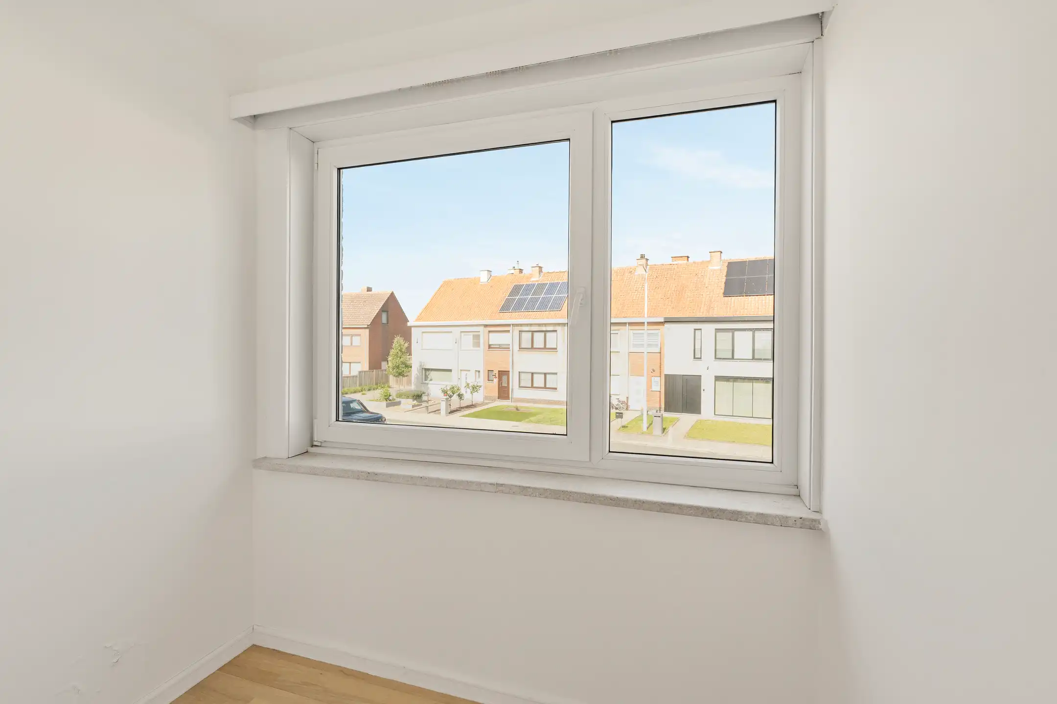 Volledig GERENOVEERDE woning met ZONNIGE TUIN en 3 SLK foto 16