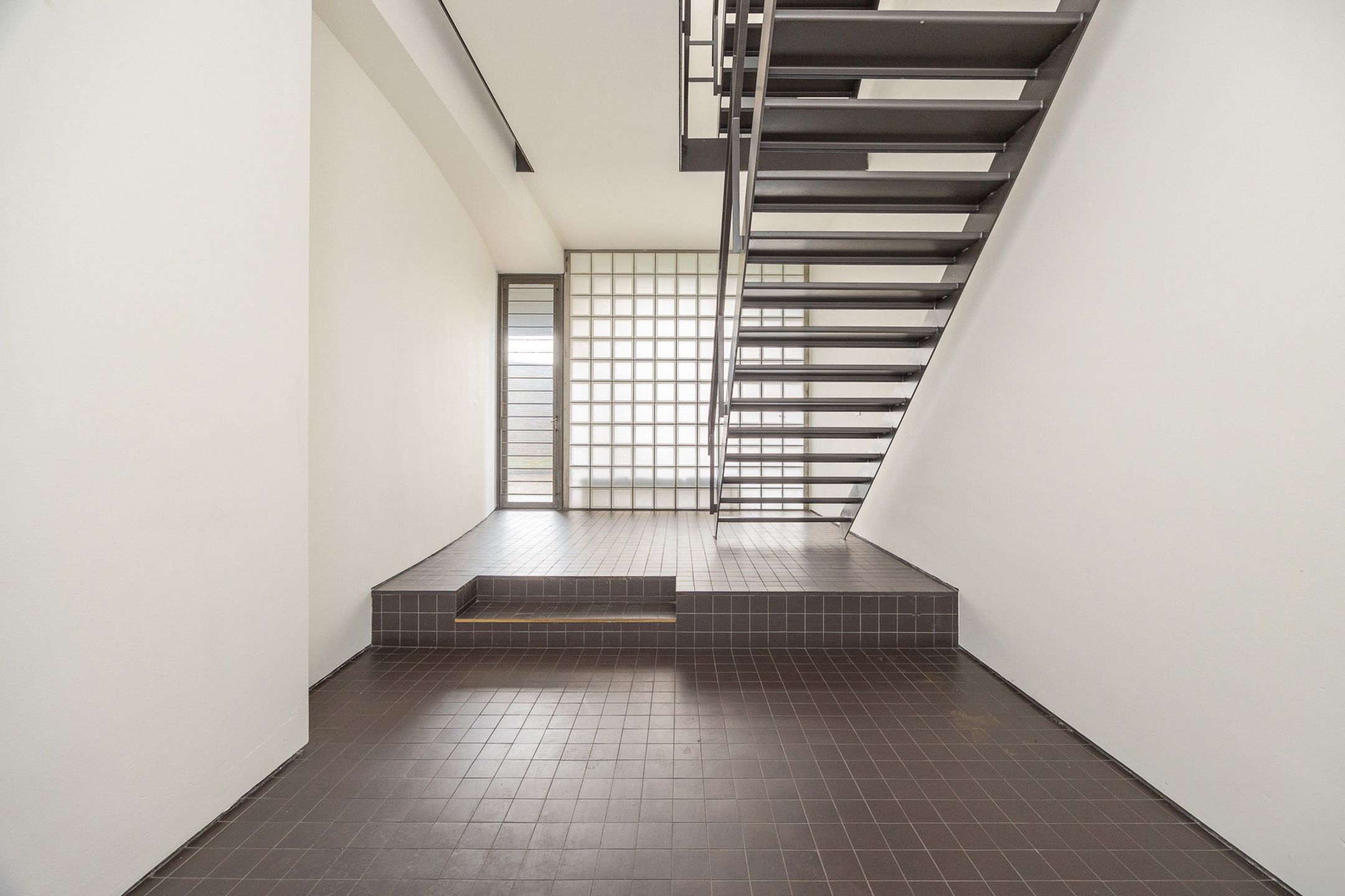 WILRIJK - Modernistisch huis op centrale locatie foto 6