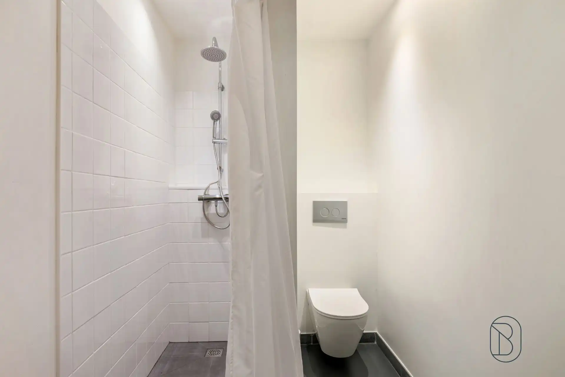 Commercieel gelegen kantoor/praktijk + woonst met atelier foto 28