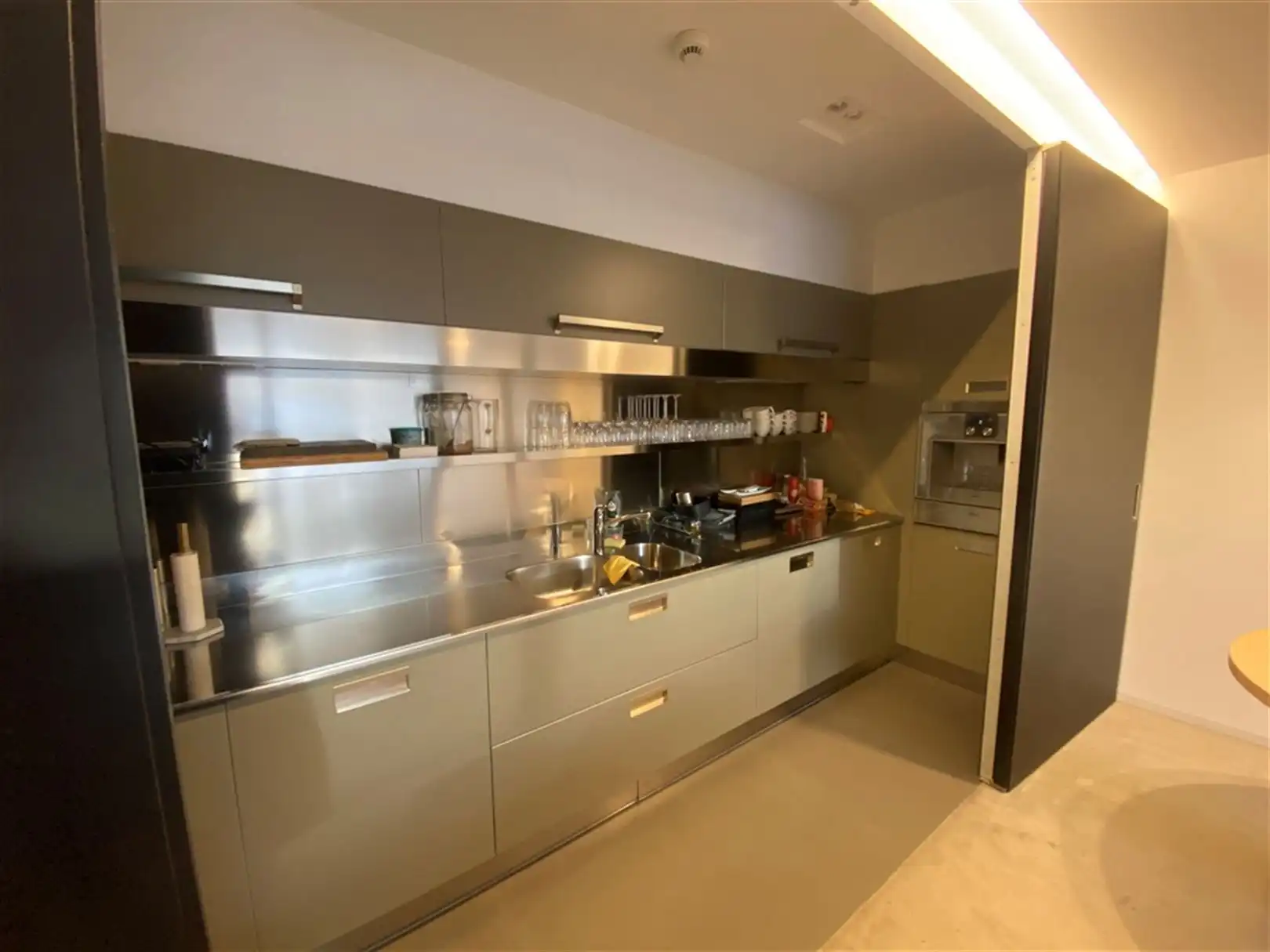 Moderne High-End kantoren aan afrit E17 foto 12