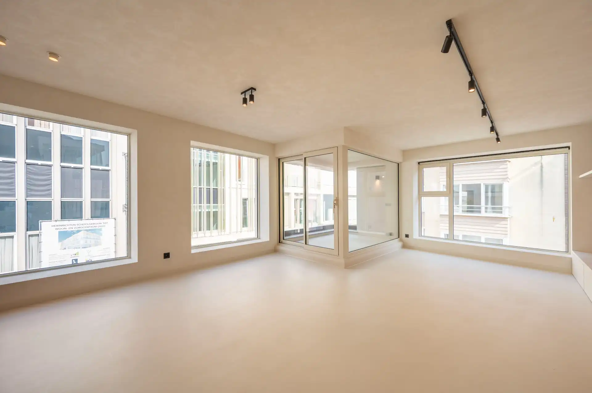 Volledig vernieuwde opbrengsteigendom met drie appartementen en verhuurd handelsgelijkvloers foto 13