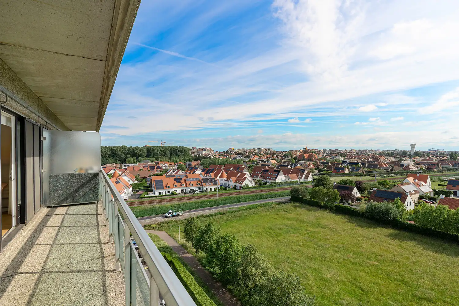 Vernieuwd 1 slaapkamerappartement met open zichten en groot terras foto 10