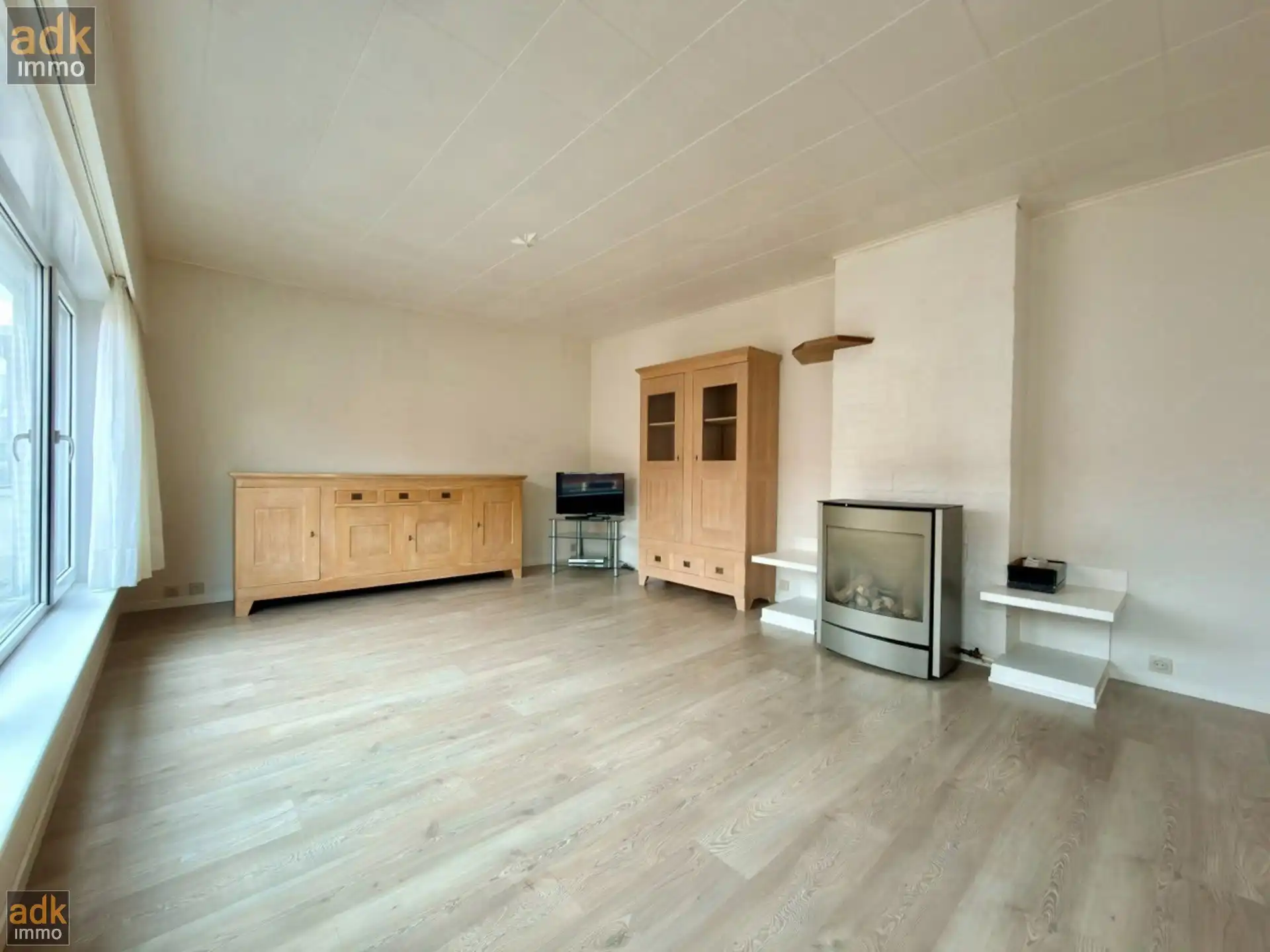 Instapklaar 2-slaapkamerappartement met dubbele GARAGE en berging. foto 11