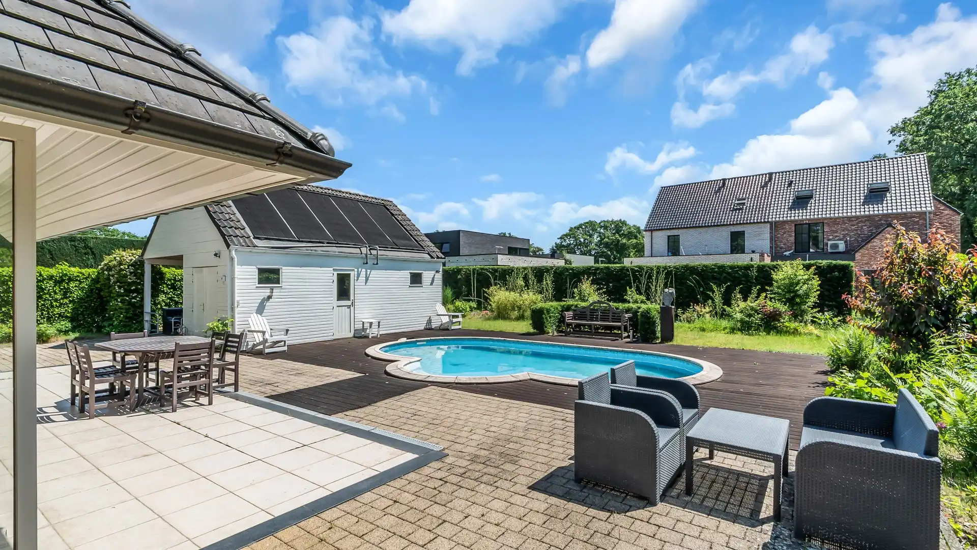Ruime en instapklare woning met zwembad in Genk (Bret) foto 6