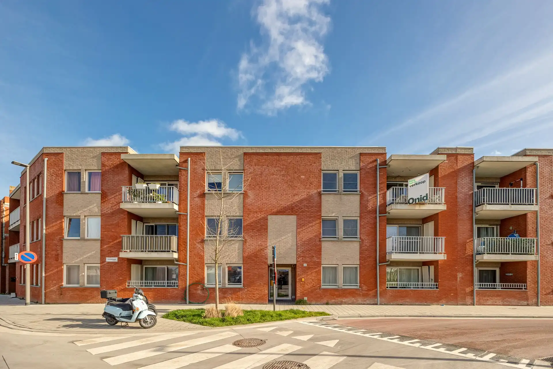 Modern appartement met zonnig terras en autostaanplaats! foto {{pictureIndex}}