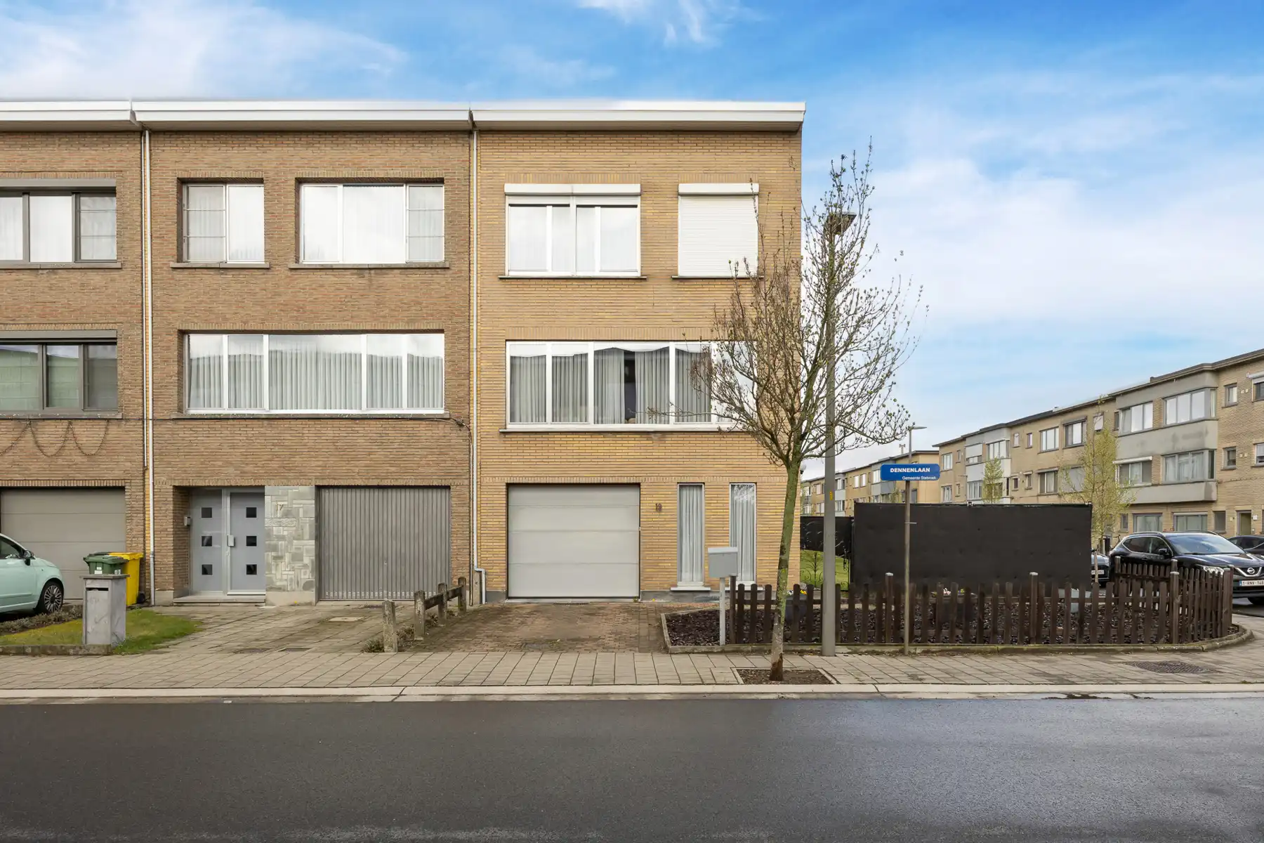 Gezellige halfopen bel-étage met oprit en zonnige tuin in Hoevenen! foto {{pictureIndex}}