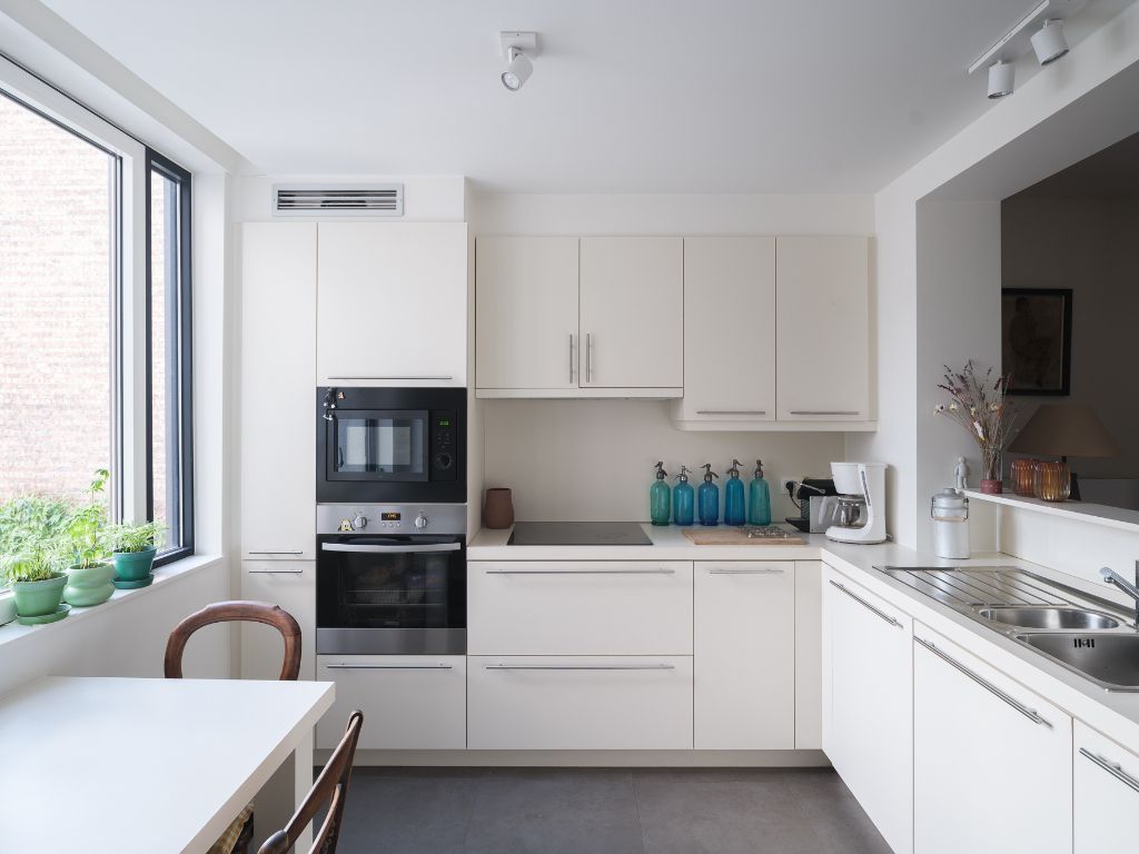 Omgeving Sint-Pietersstation. Ruim 2 slaapkamer appartement met aangenaam terras en zicht op groen, zowel aan de voor- als achterzijde foto 3