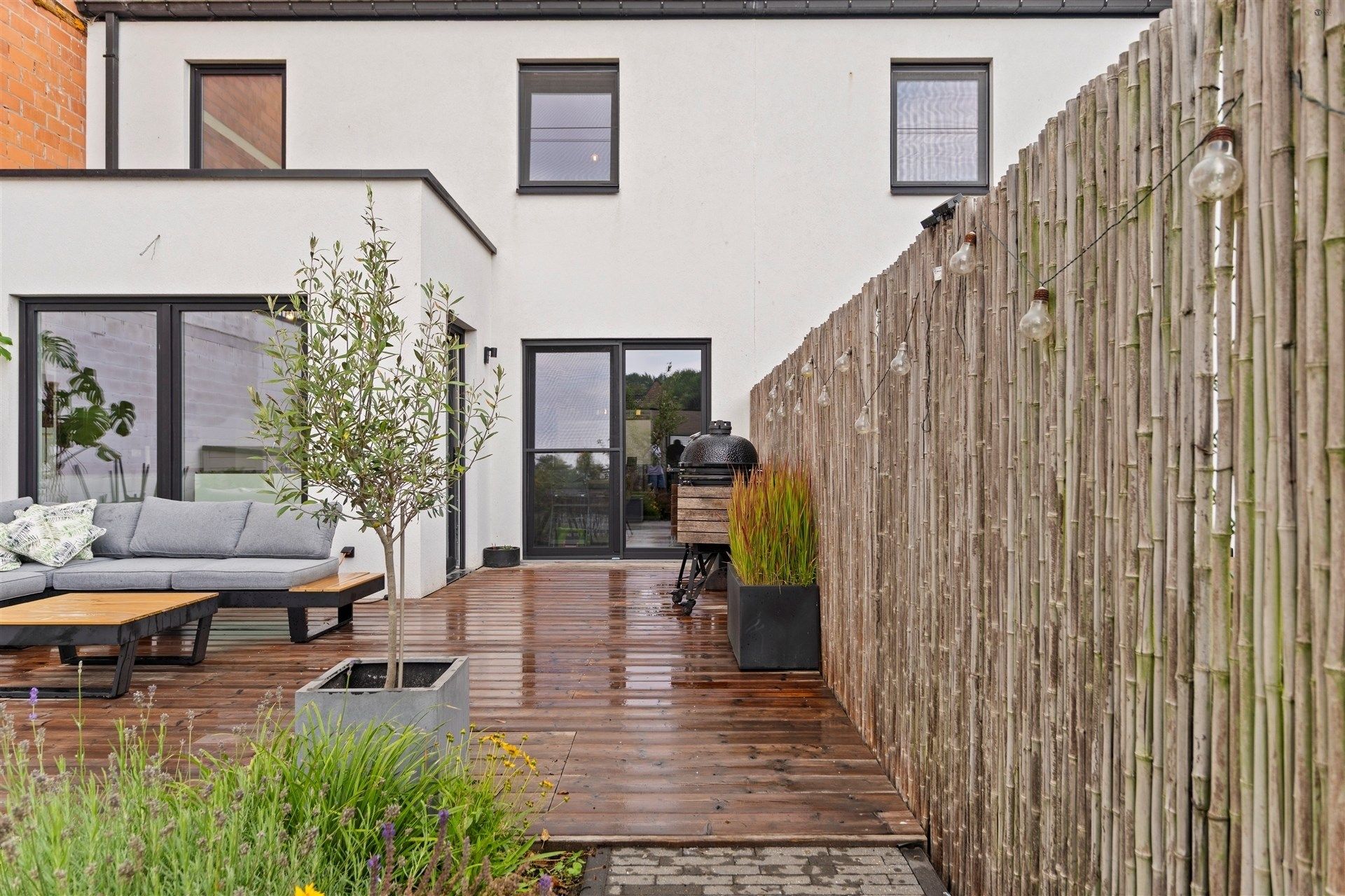 Recente woning, 5 slaapkamers, met garage en staanplaats. foto 18