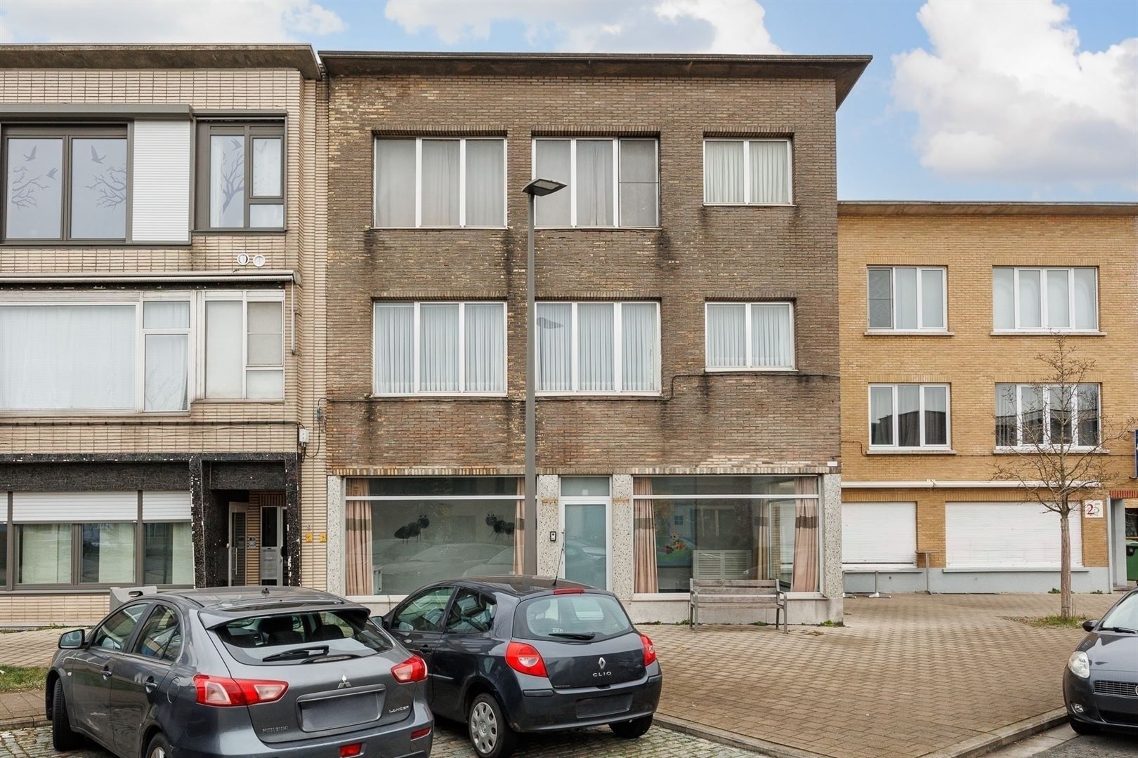 Hoekappartement met drie slaapkamers in een rustige straat foto 2