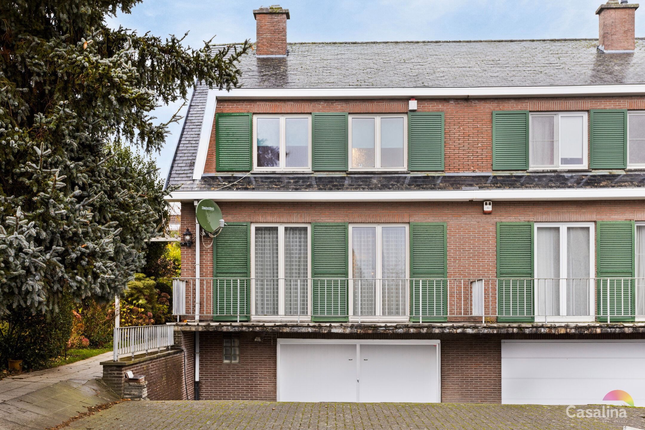 Hoofdfoto van de publicatie: Driegevelwoning met prachtig tuin 