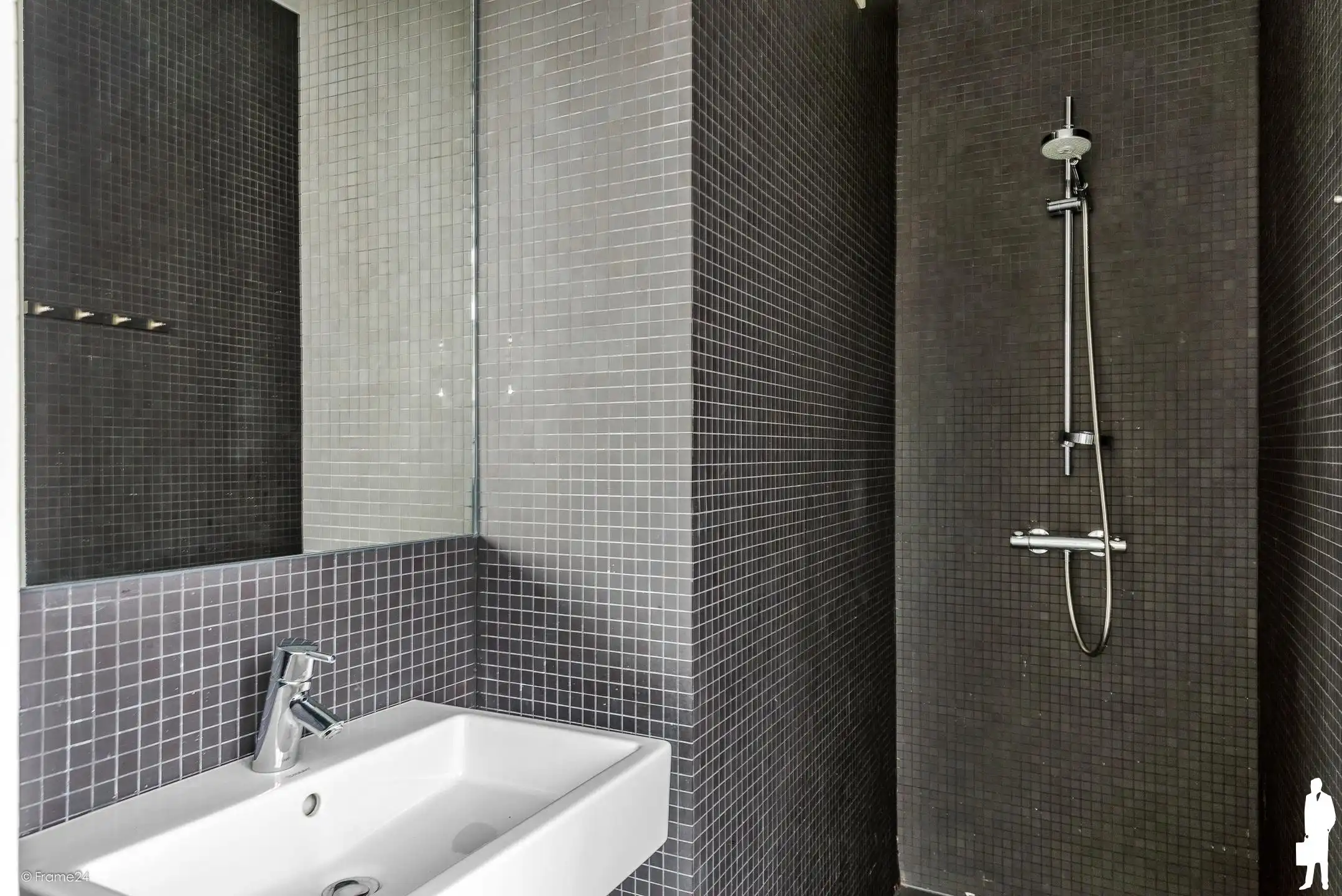 Luxe-loft (ca 90m²) gelegen in de Henri Van Heurckstraat. foto 8
