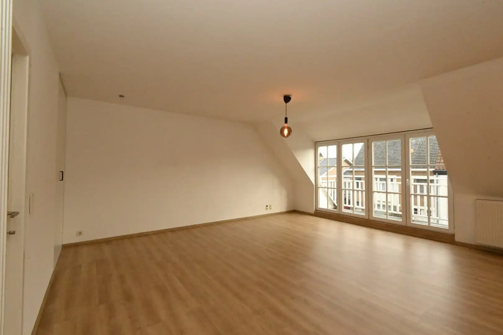 Dakappartement met 2 slaapkamers gelegen dorpskern Knesselare foto 3
