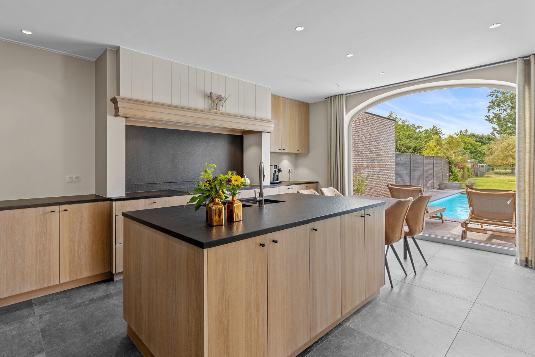 BAMBRUGGE - Uitzonderlijke woning met tuin op toplocatie foto 6